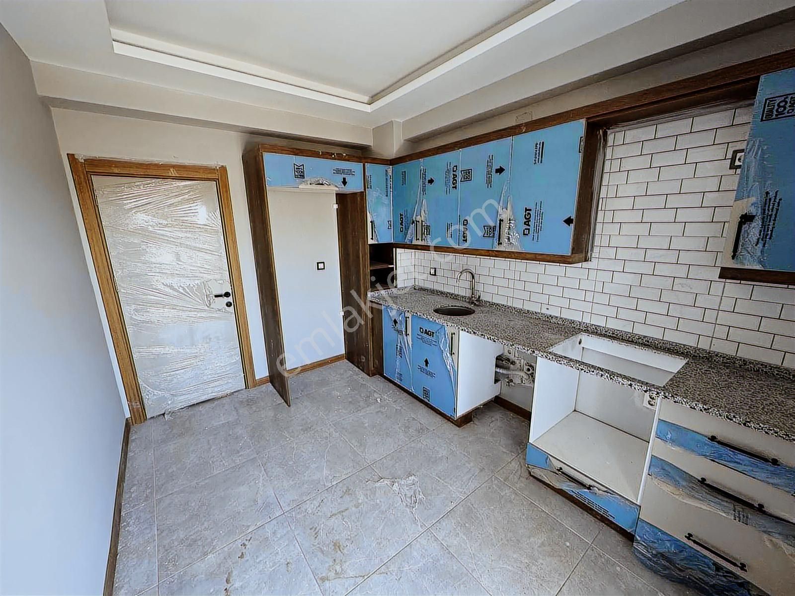 Yüreğirde Site İçerisinde Lüx 3+1 K.mutfak Satılık Daire - Görsel 17