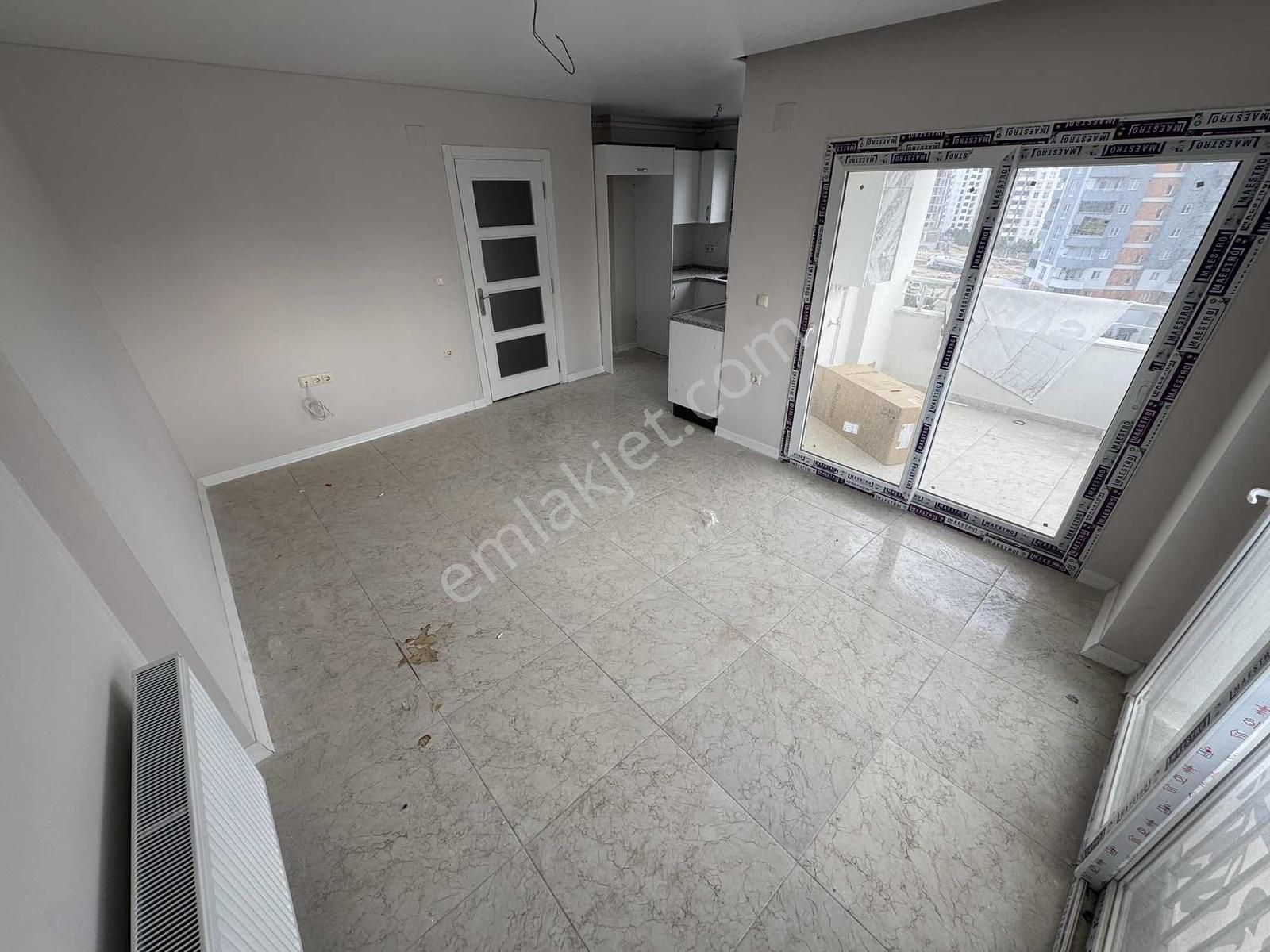 Çarkıparede Cadde Üzeri Merkezi Konum 3+1 Satılık Daire