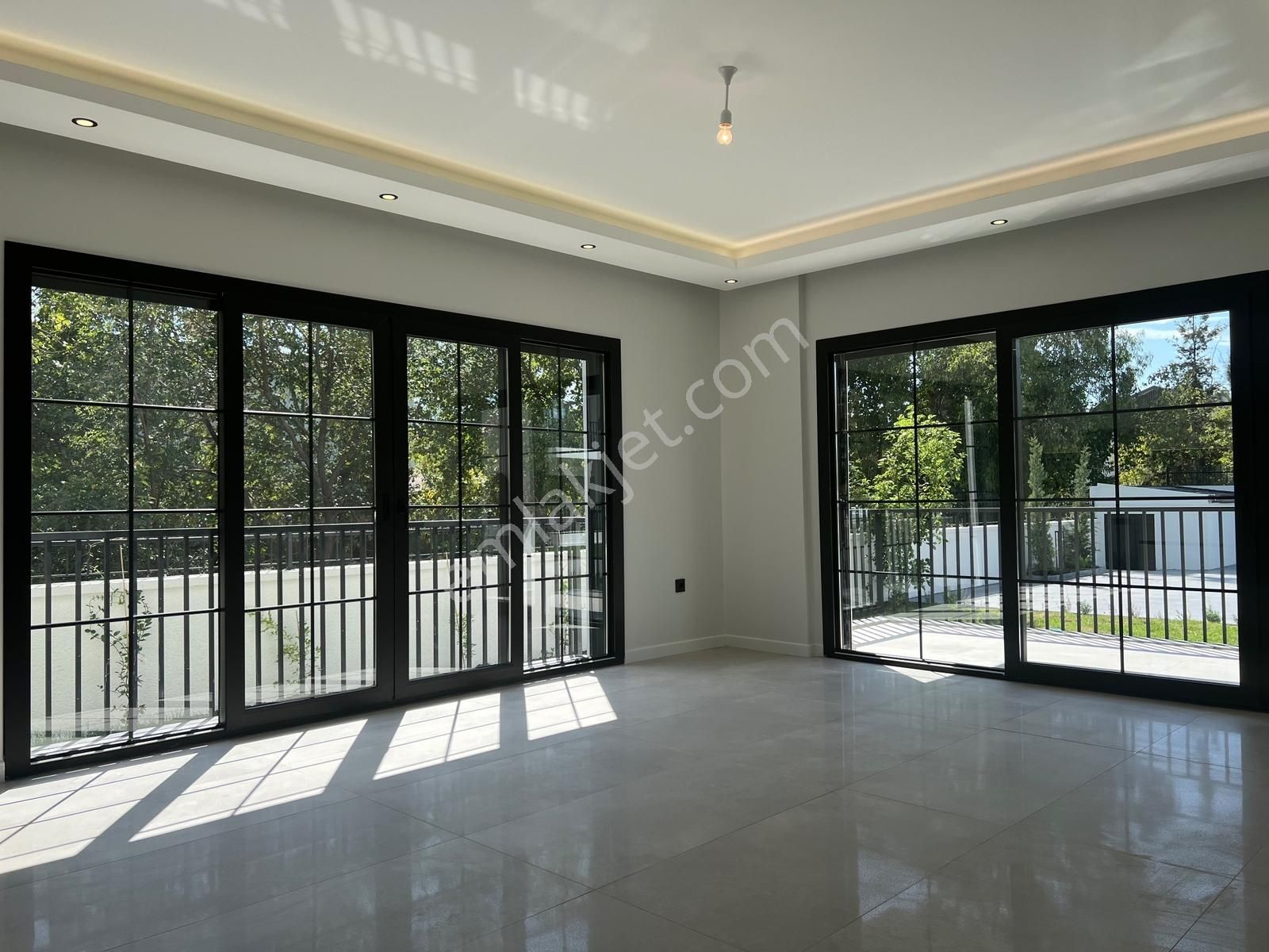 Sahile Yürüme Mesafesinde 2+1 Bahçe Katı