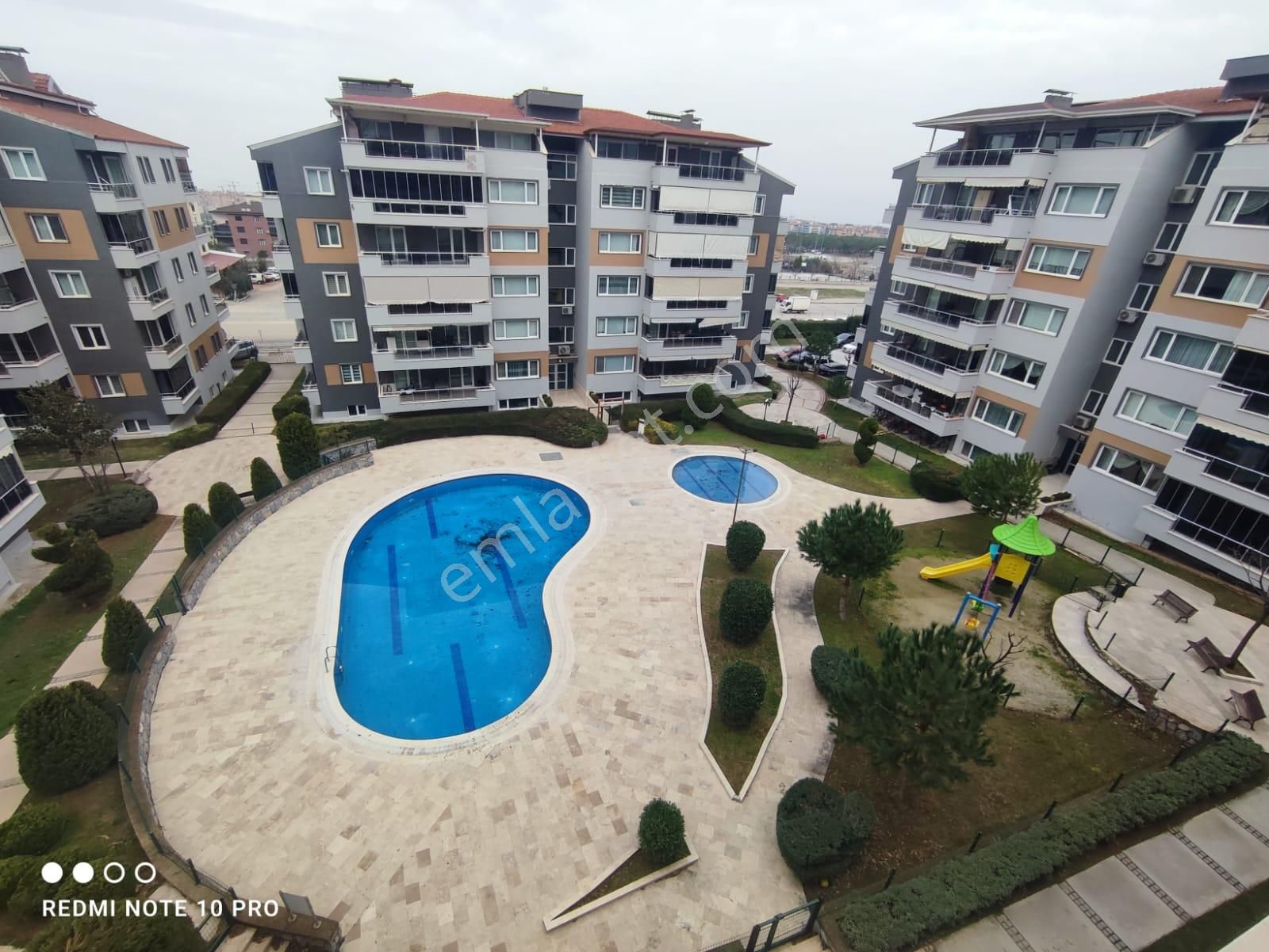 Site İçerisinde Havuzlu Güvenlikli 3+1 Kiralık Arakat Daire