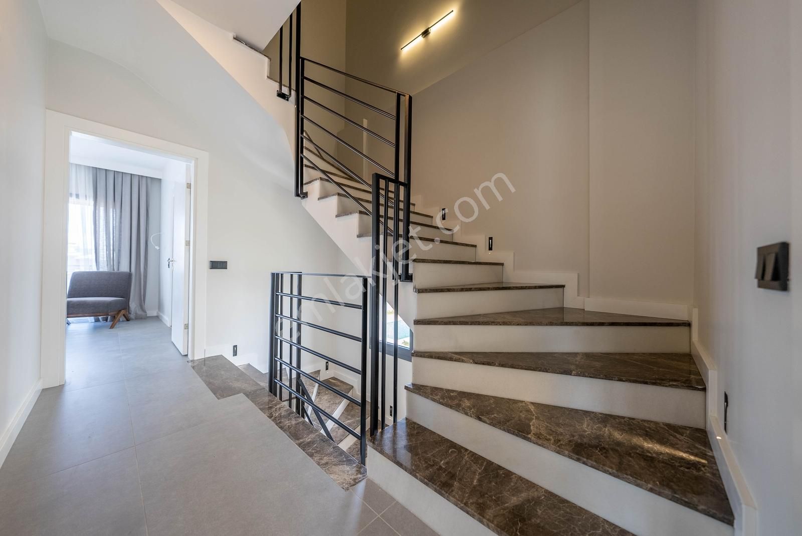 Akmaz Plajına 300m | Özel Havuzlu Sıfır Tripleks Villa | Fethiye - Görsel 9