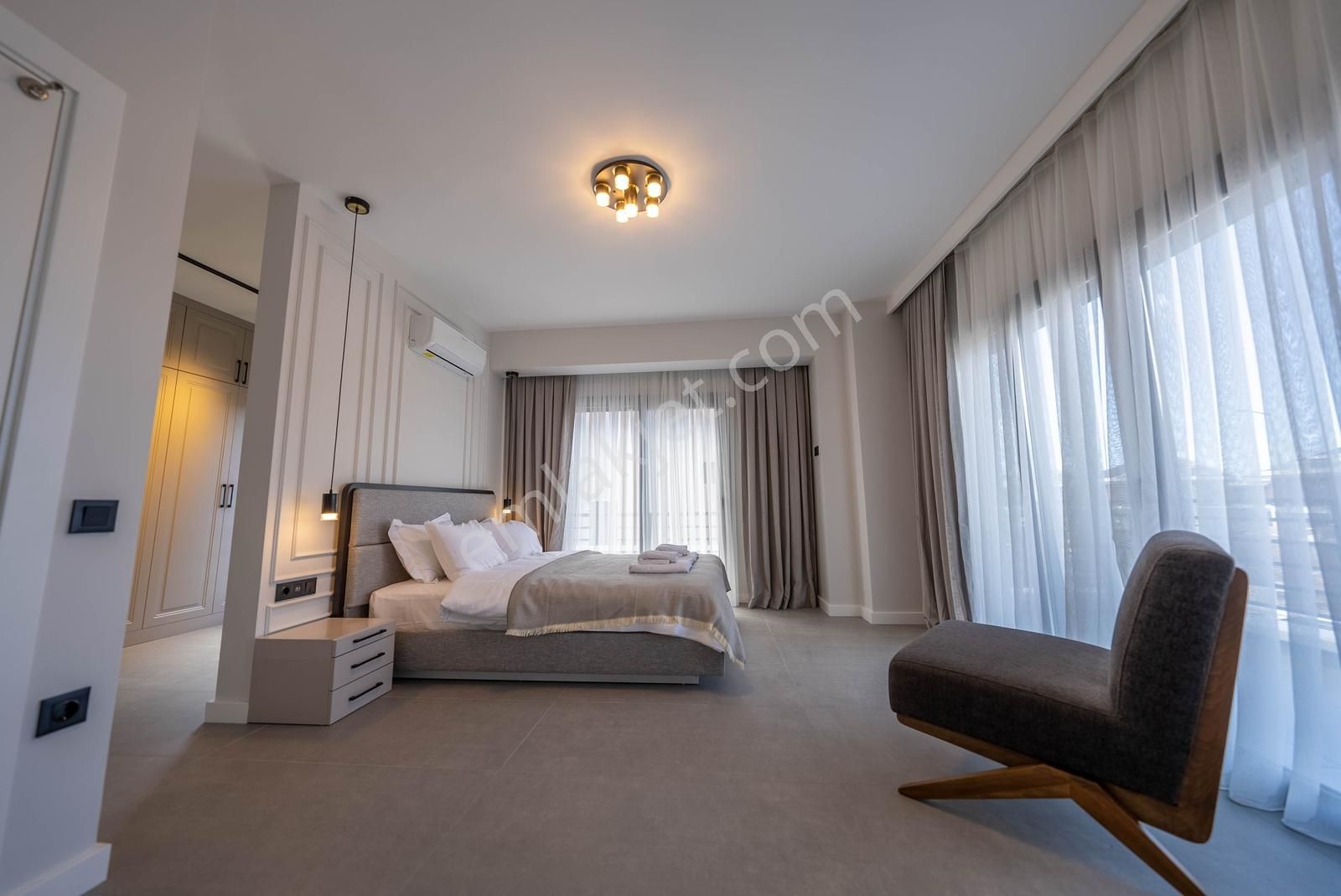 Akmaz Plajına 300m | Özel Havuzlu Sıfır Tripleks Villa | Fethiye - Görsel 32