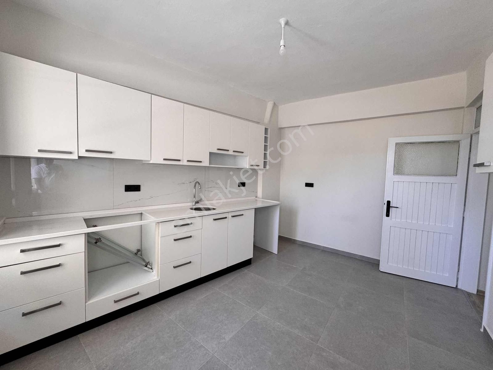 Kesikkapı'da Kiralık Ara Kat 3+1 Daire - Görsel 10