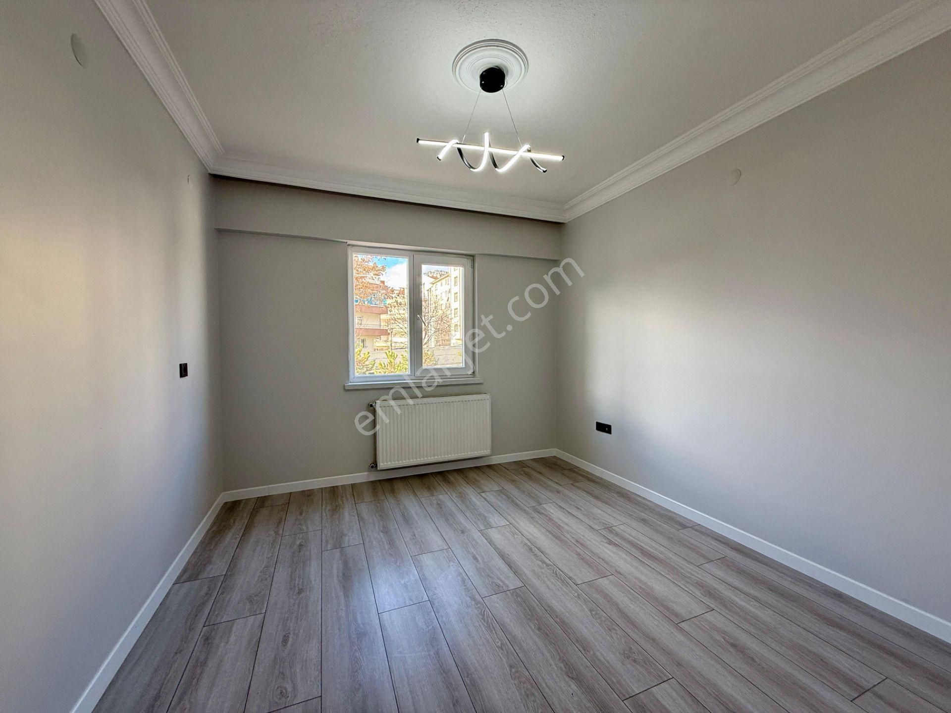 Kalecik Emlak'tan Merkezde Full Yapılı Ara Kat Tam Güney Cephe 3+1 - Görsel 15