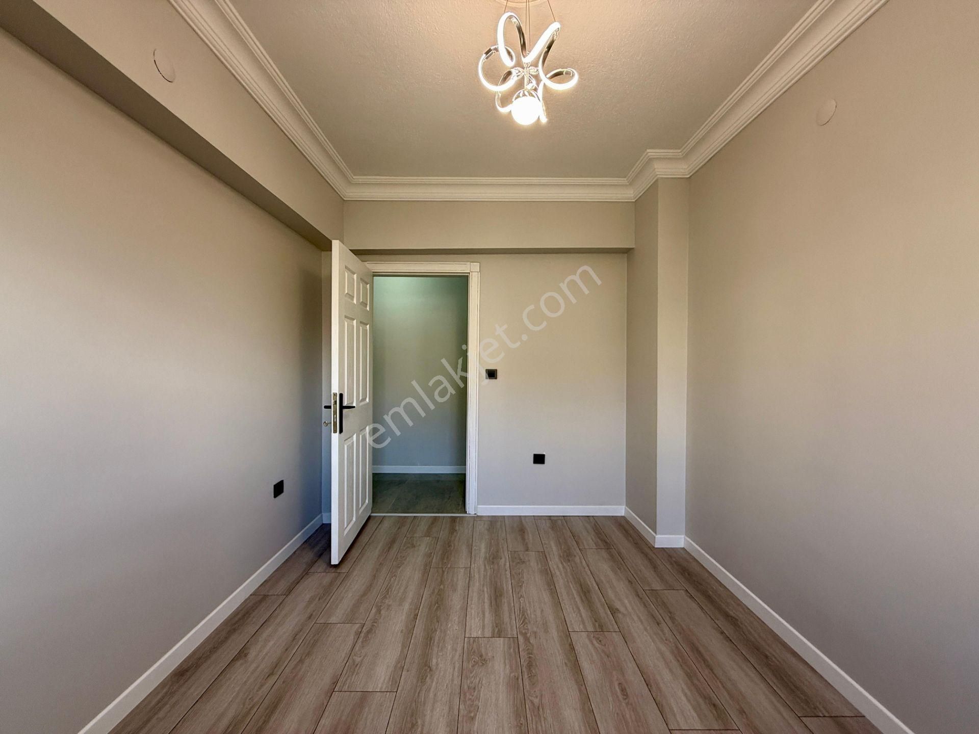 Kalecik Emlak'tan Merkezde Full Yapılı Ara Kat Tam Güney Cephe 3+1 - Görsel 12