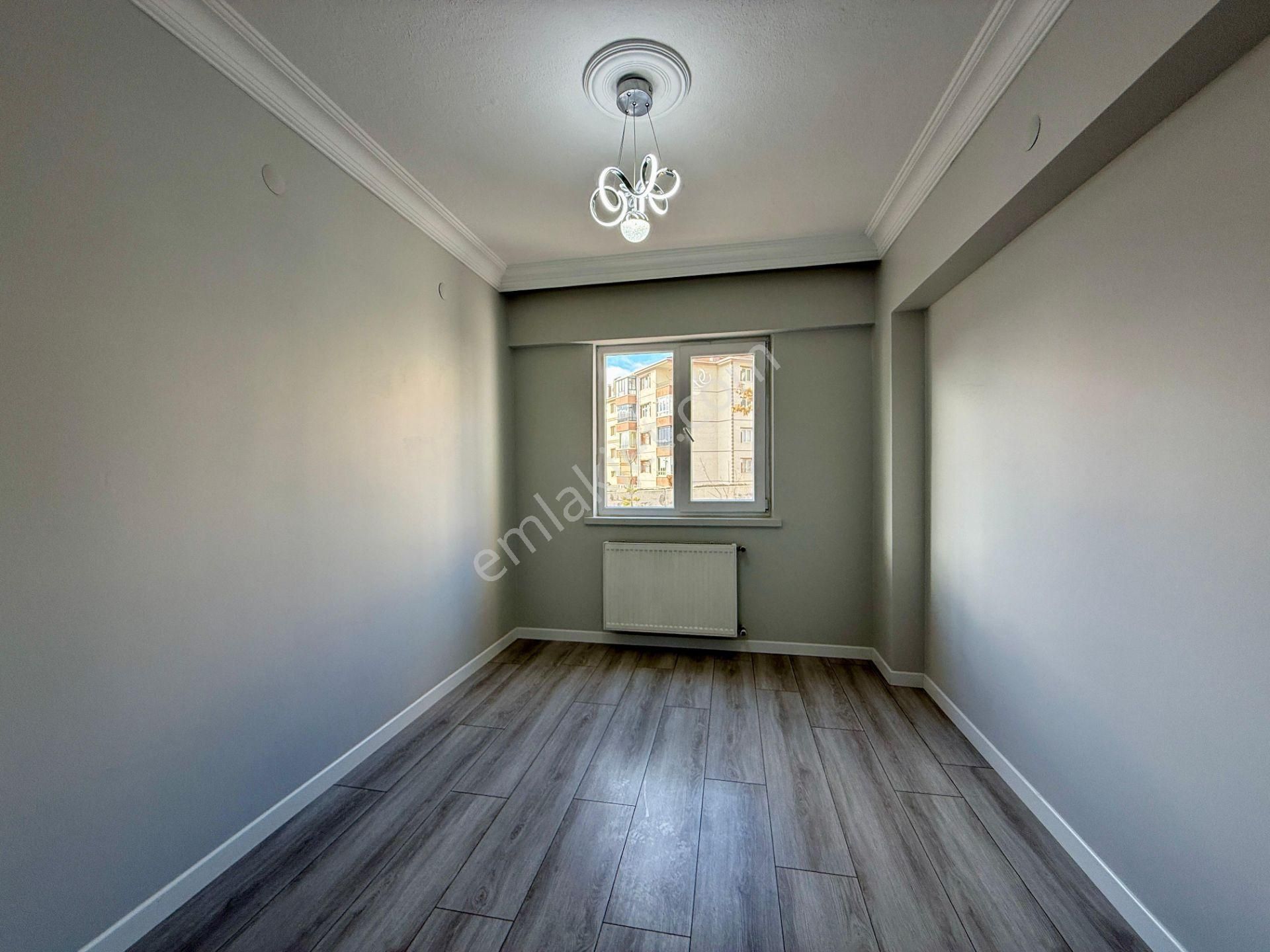 Kalecik Emlak'tan Merkezde Full Yapılı Ara Kat Tam Güney Cephe 3+1 - Görsel 13