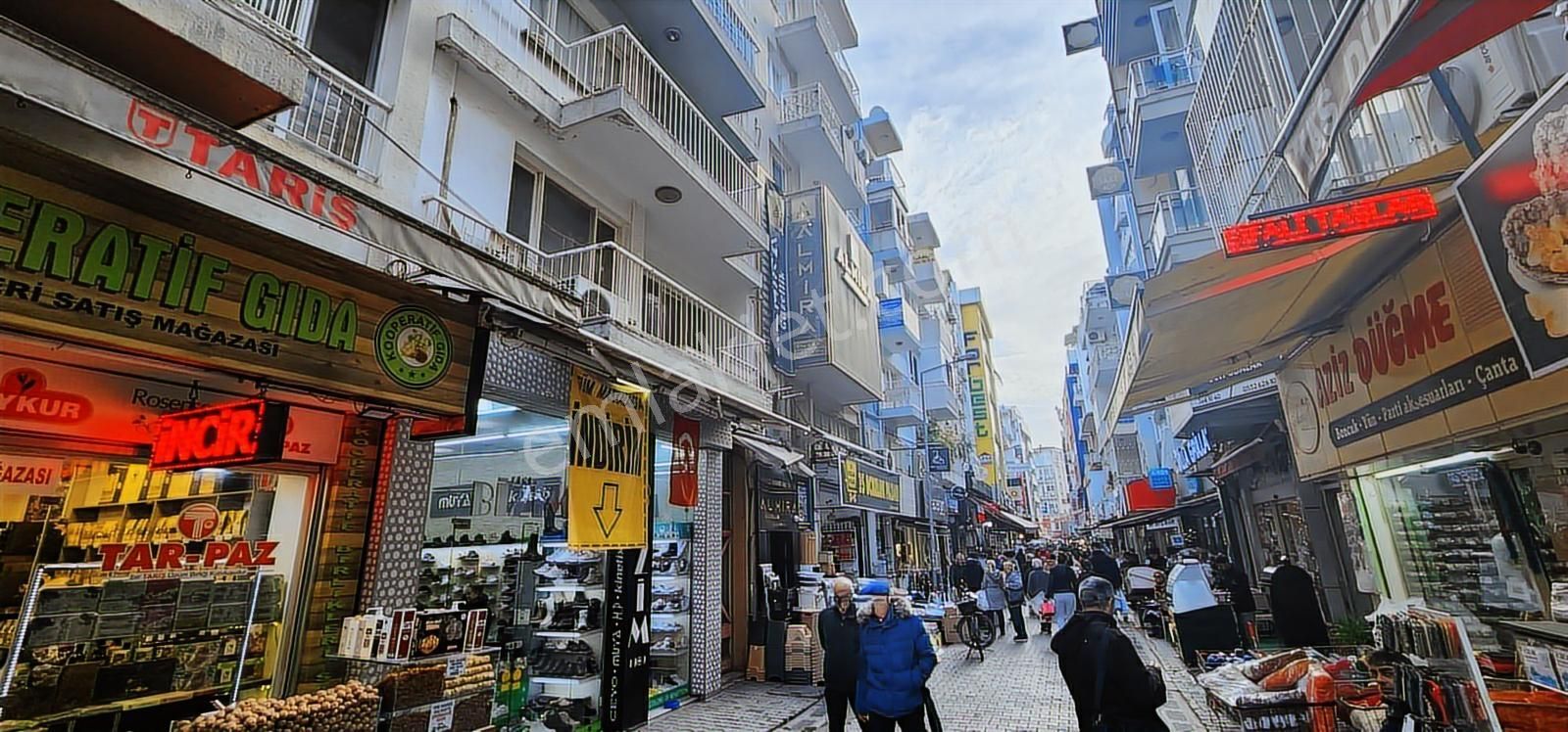 İzmir Karşıyaka Çarşıda Satılık3+1 Daire