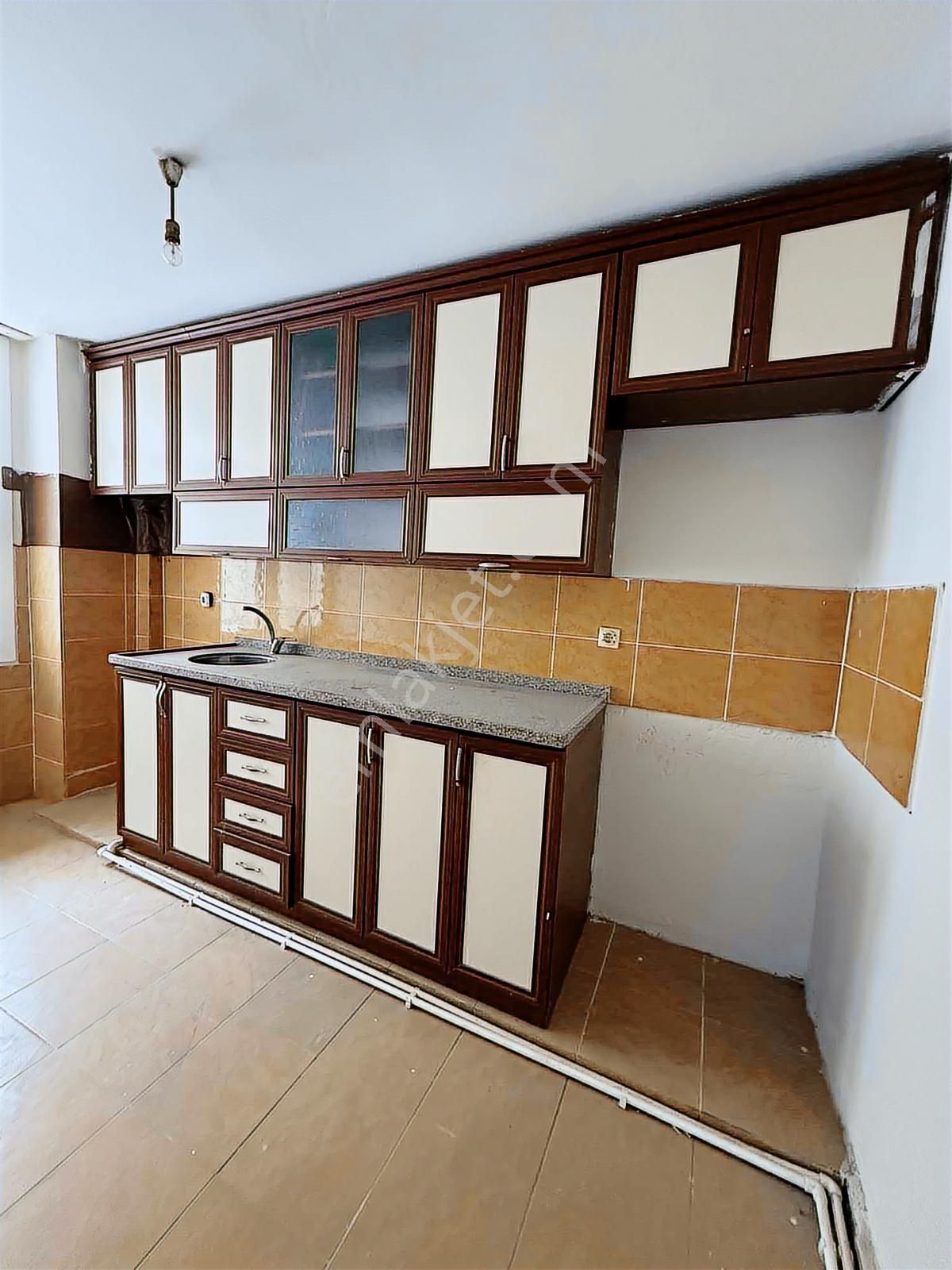 Küçük Dıkılı Sabancı Sıtesı'nde Satılık 2 + 1 Daıre