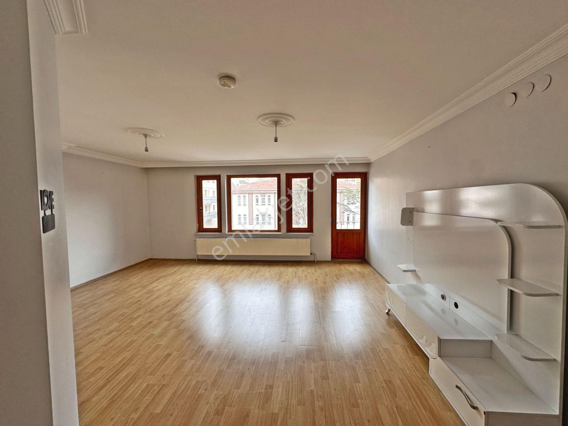 Mamak Belediye Yakınında Ara Katta Ön Cephede 3+1 Kiralık Daire - Görsel 2