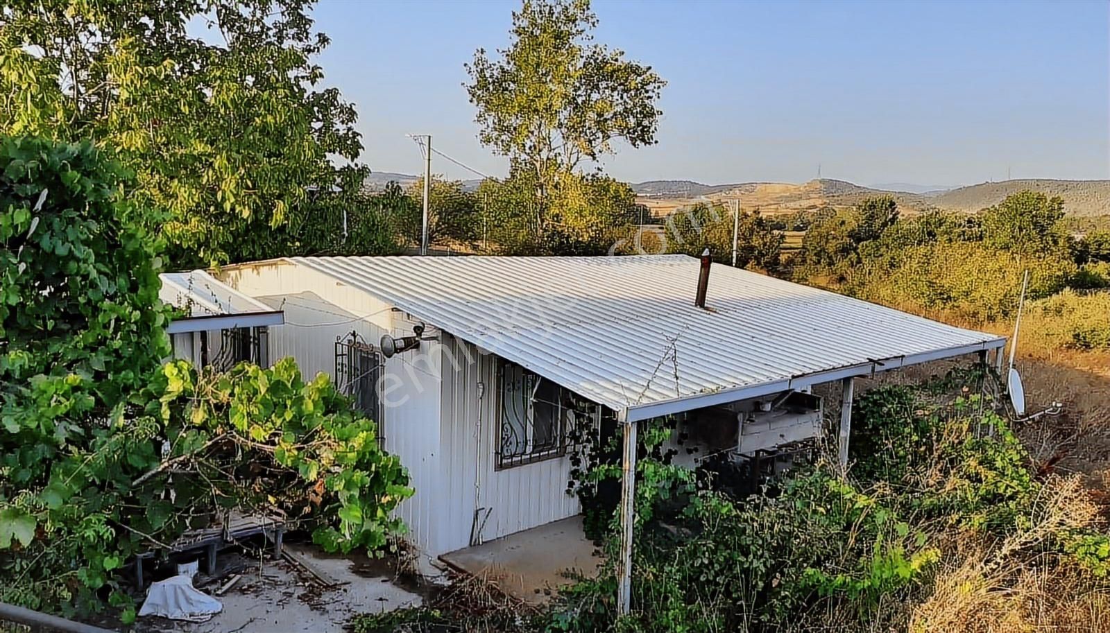 Bursa Karacabey Hürriyet'de İçinde Bağ Evi Olan Satılık Arsa - Görsel 2