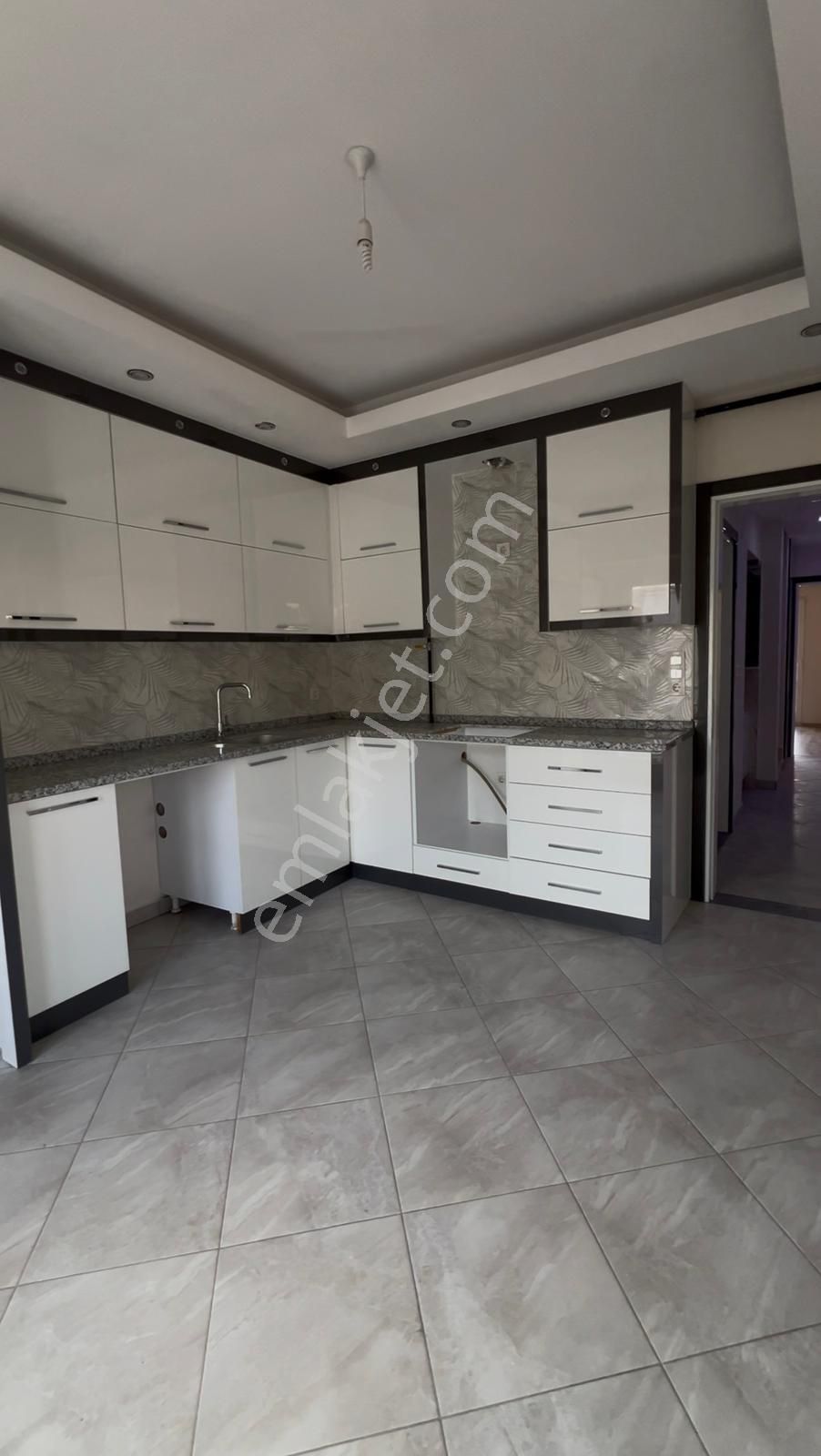 Özmecaz'dan Kayalık'da Dedeoğlu Mevki 4+1 Asansörlü Çift Balkonlu Daire