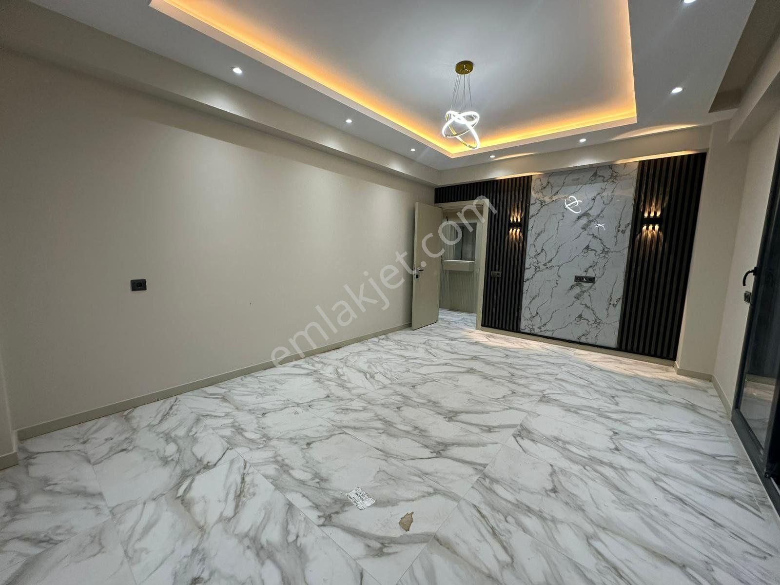 Gültepe Mahallesinde Kaymakamlığın Üst Tarafında Sıfır 2+1 Daire D100