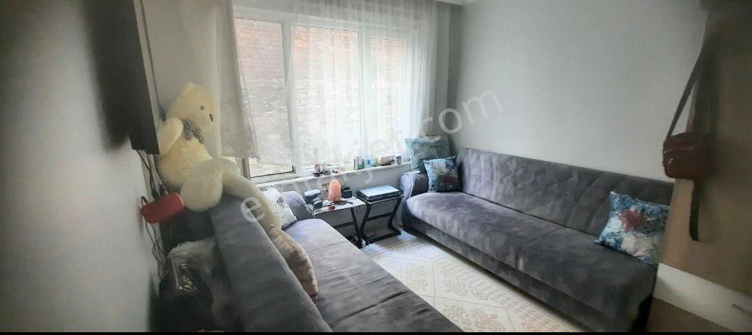Setbaşıüstü Sakaldökende 2+1.95m.2.kat.kombili Bakımlı Daire - Görsel 15