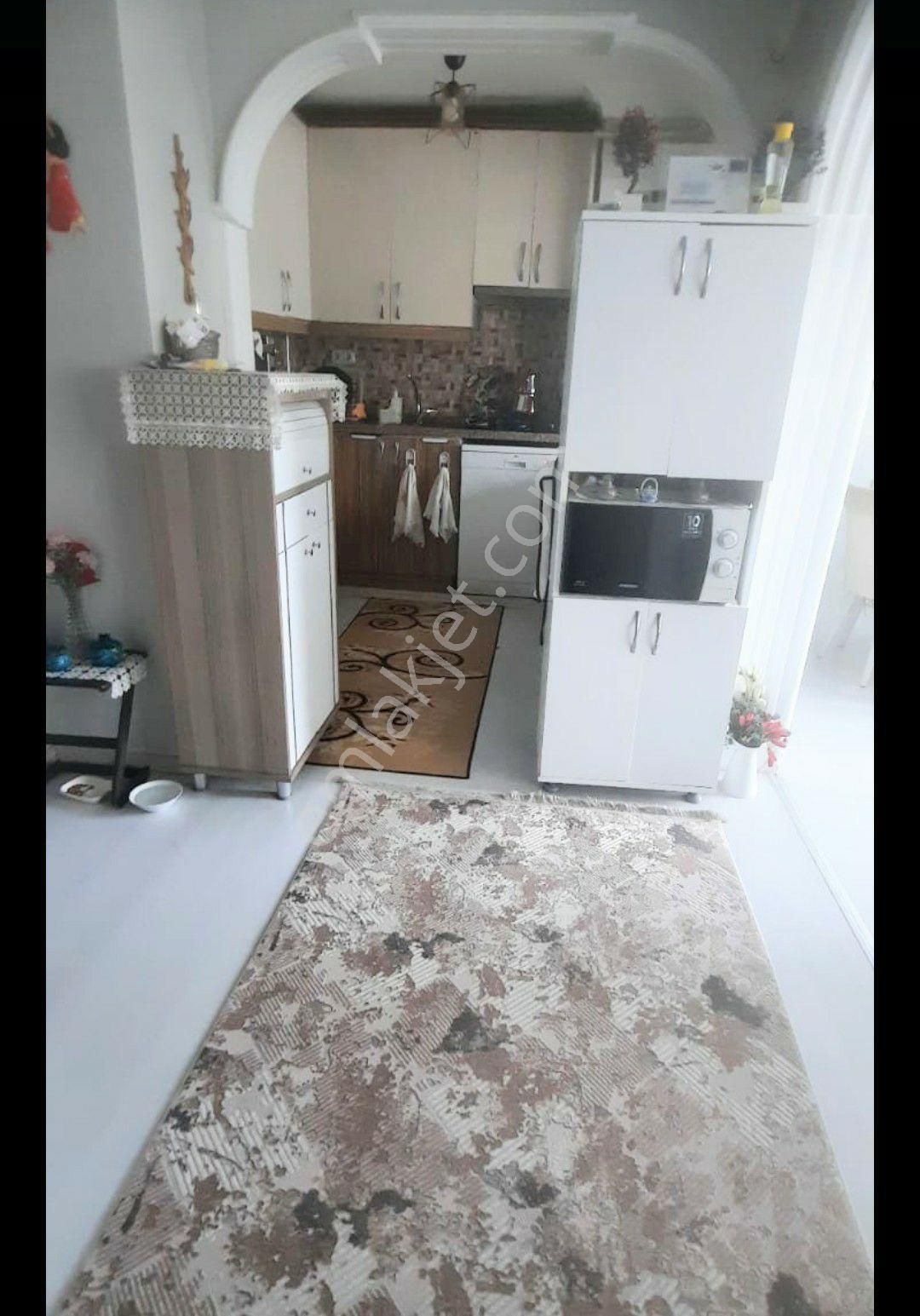 Setbaşıüstü Sakaldökende 2+1.95m.2.kat.kombili Bakımlı Daire - Görsel 2