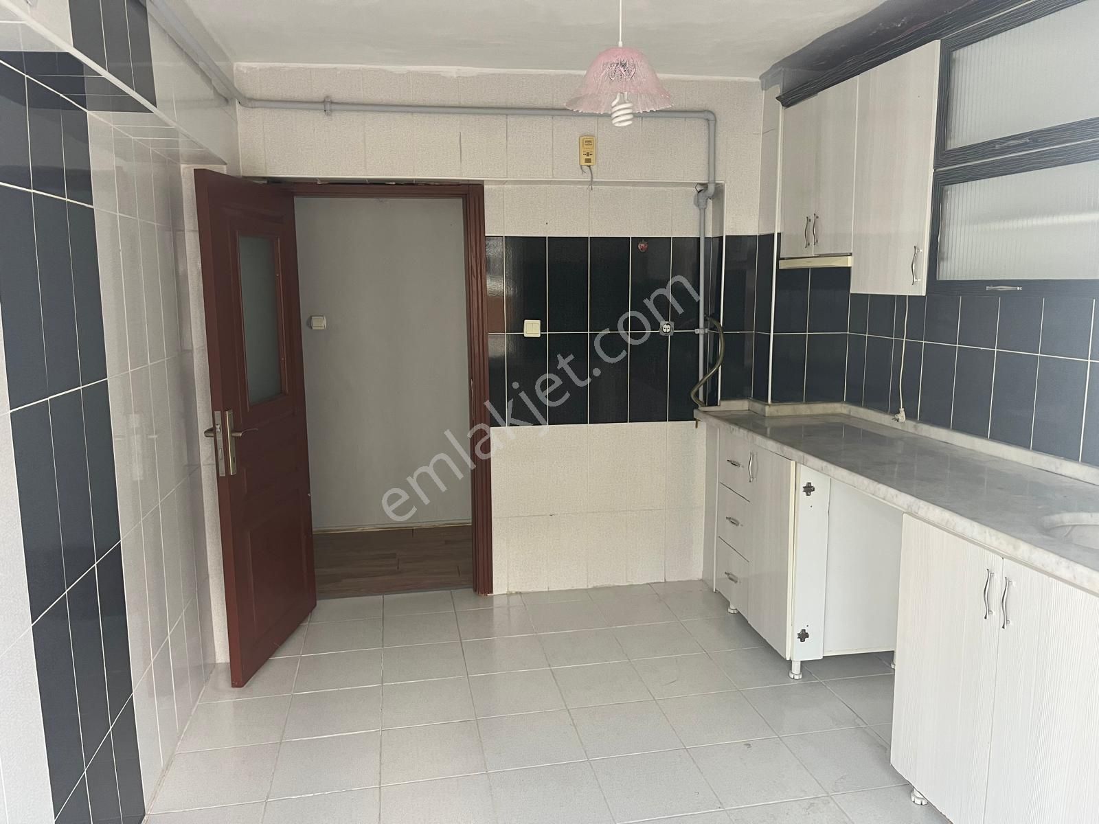 Alsancak Mahallesinde Ara Kat 3+1 Asansörlü Kiralık Daire - Görsel 8