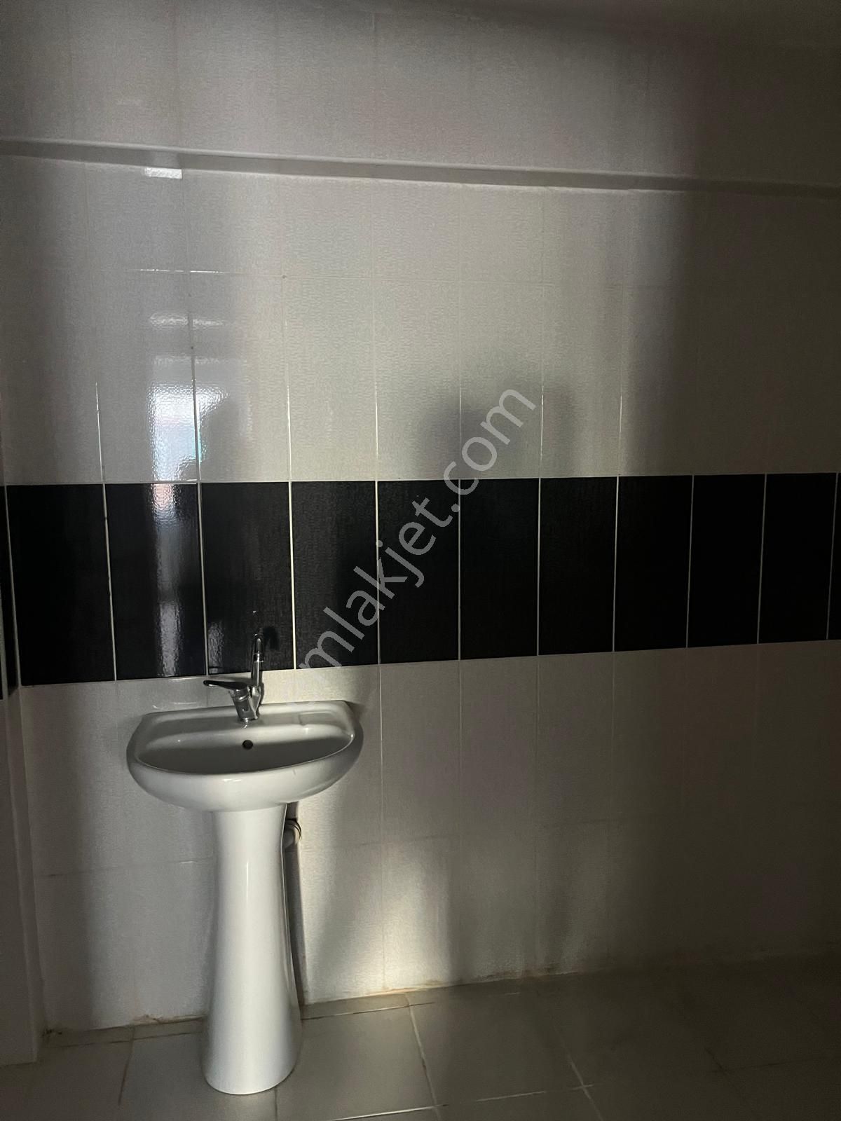Alsancak Mahallesinde Ara Kat 3+1 Asansörlü Kiralık Daire - Görsel 10