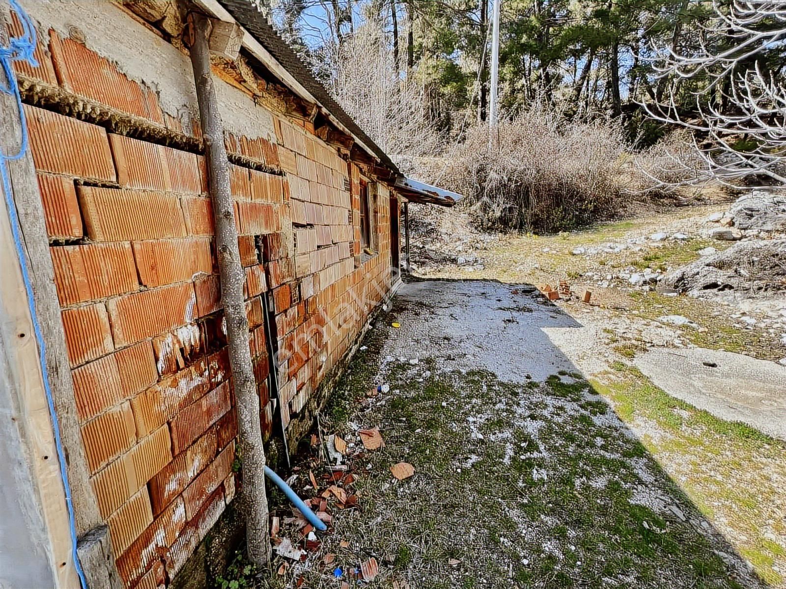 Kaş Ta Akarsuya Cepheli Sütleğen Beldibi Ev Ve 6.185 M2 Bahçe - Görsel 3