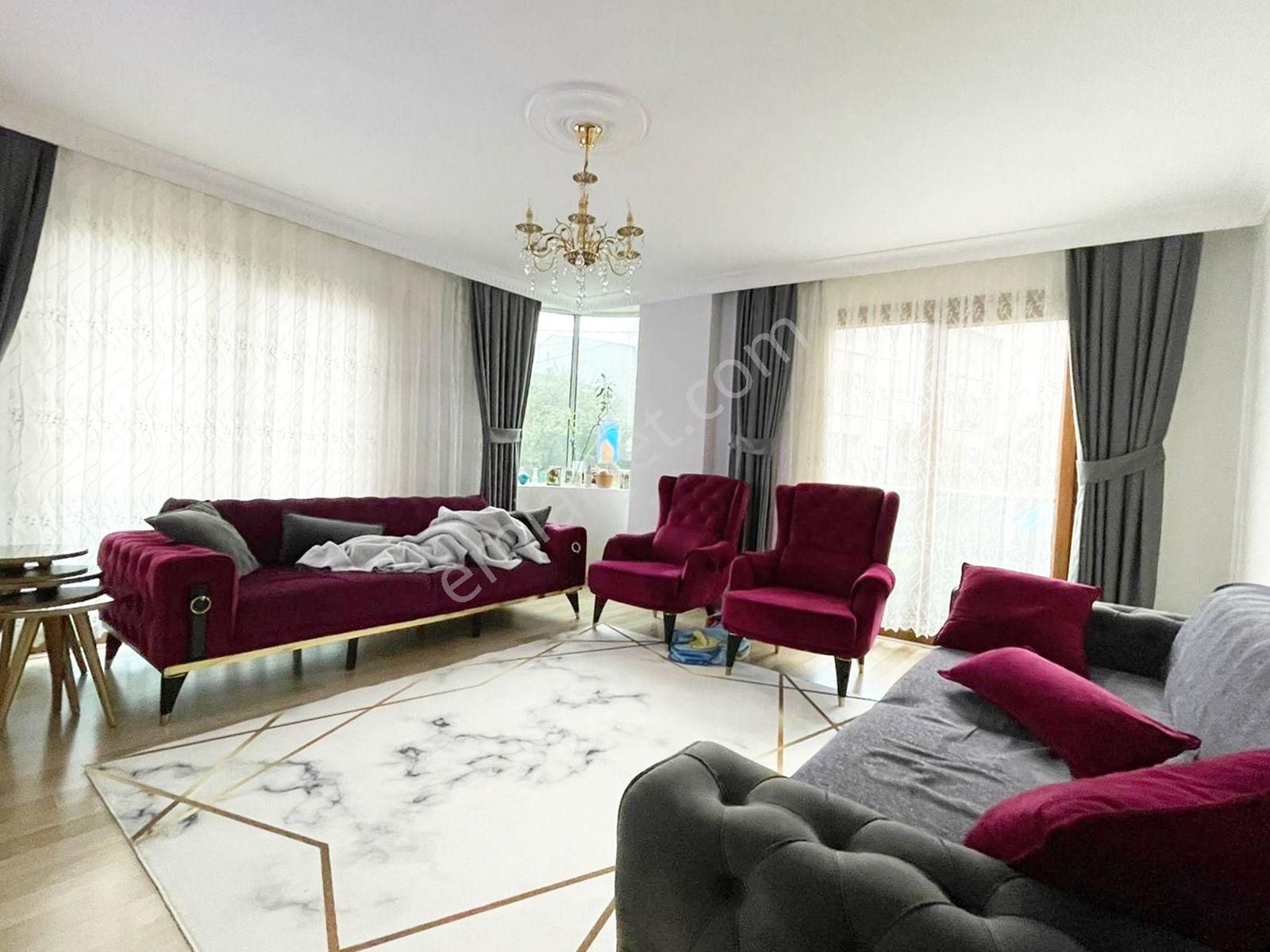 Mertcan'dan Havuzlu Güvenlikli Sitede İskanlı Balkonlu 2+1 Daire