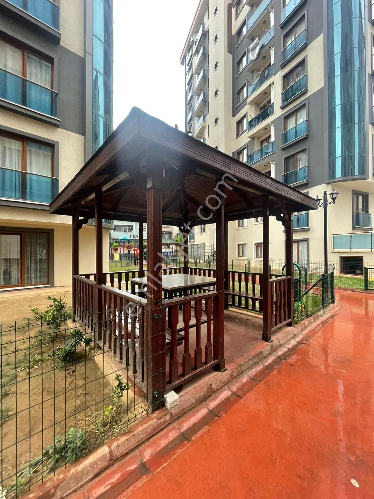 Mertcan'dan Havuzlu Güvenlikli Sitede İskanlı Balkonlu 2+1 Daire - Görsel 21