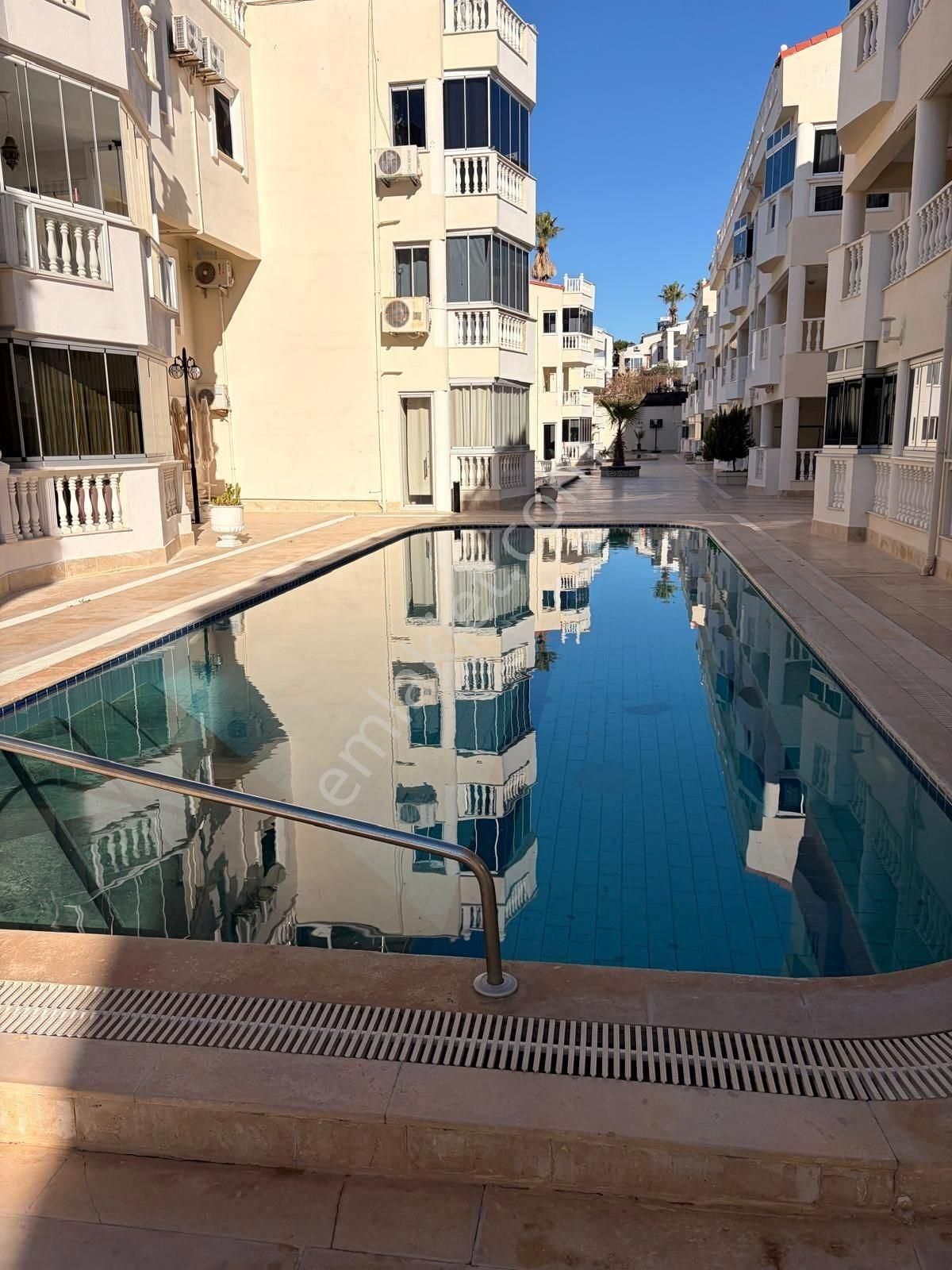 Site İçinde 3 Havuzlu, Eşyalı, Havuz Cepheli 2+1 Geniş Daire - Görsel 3