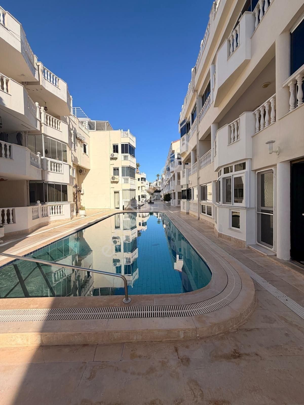 Site İçinde 3 Havuzlu, Eşyalı, Havuz Cepheli 2+1 Geniş Daire - Görsel 2