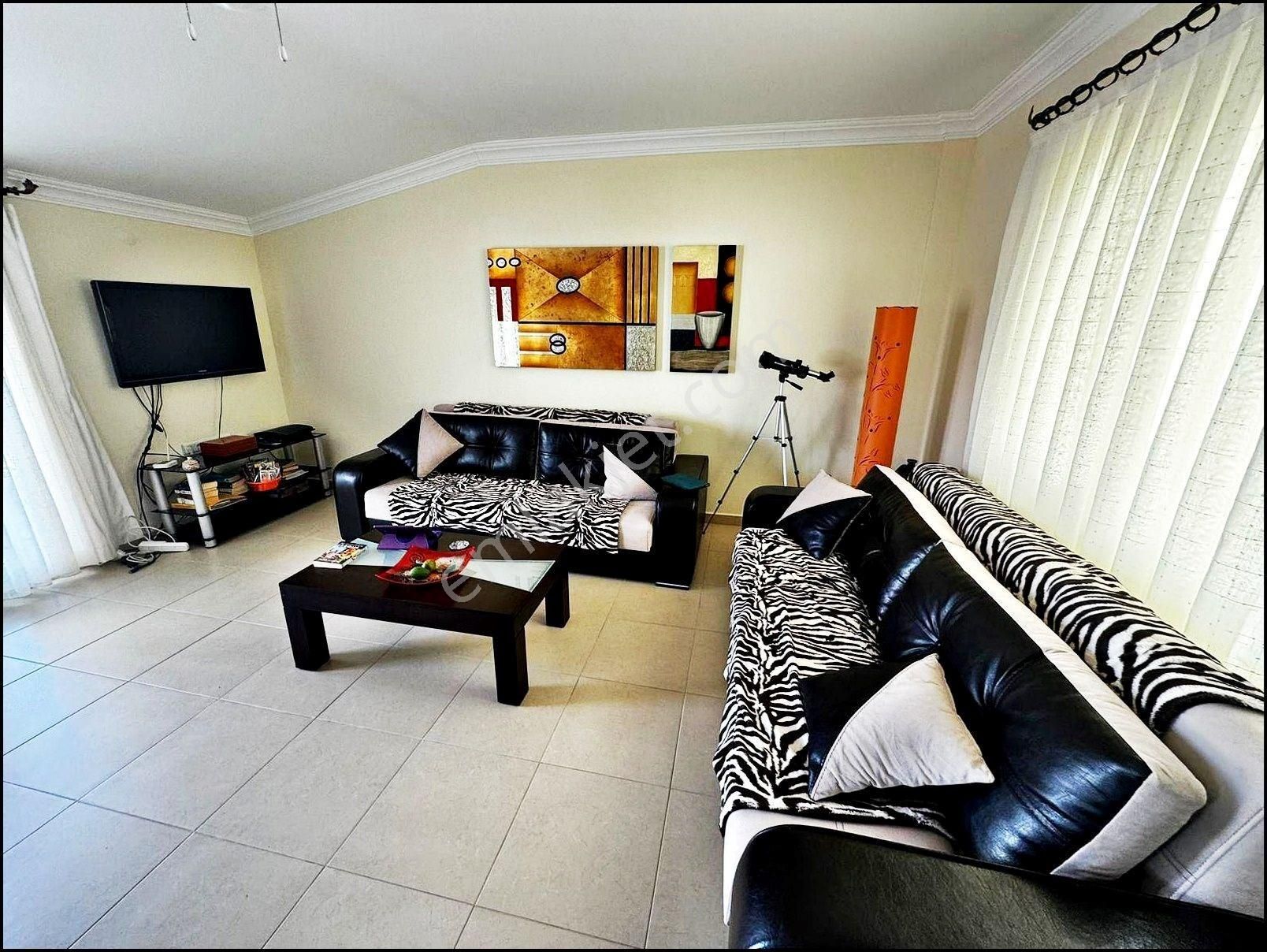 Didim Efeler Mahallesi’nde Havuzlu Site İçinde 4+1 Eşyalı Dubleks Daire - Görsel 4