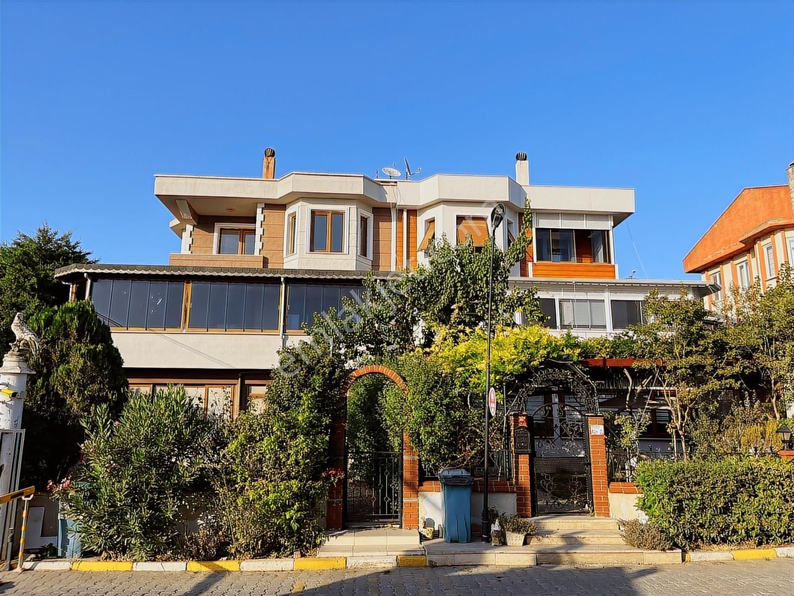 Büyükçekmece De Kiralık 5+2 Villa Deniz Manzaralı Site İçinde - Görsel 2
