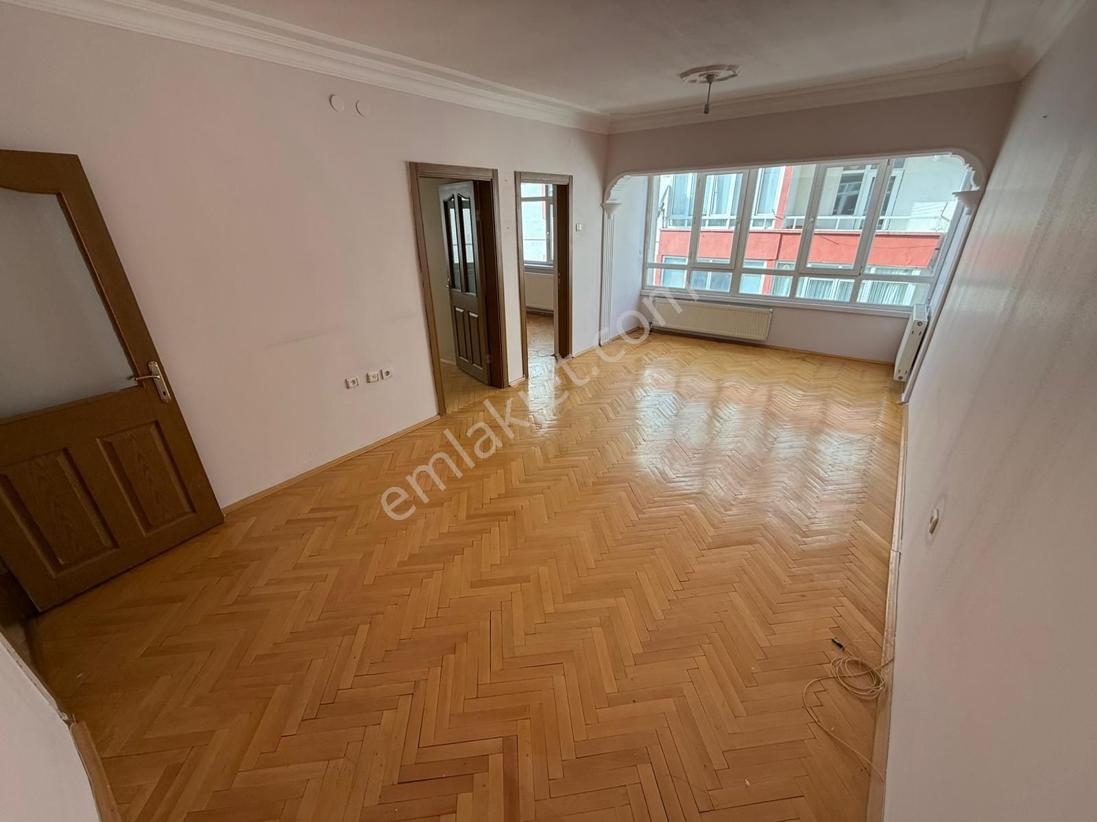 Etlik'de Kuyuyazı Cadde Üzeri Yüksek Giriş 3+1 Fırsat Daire - Görsel 8