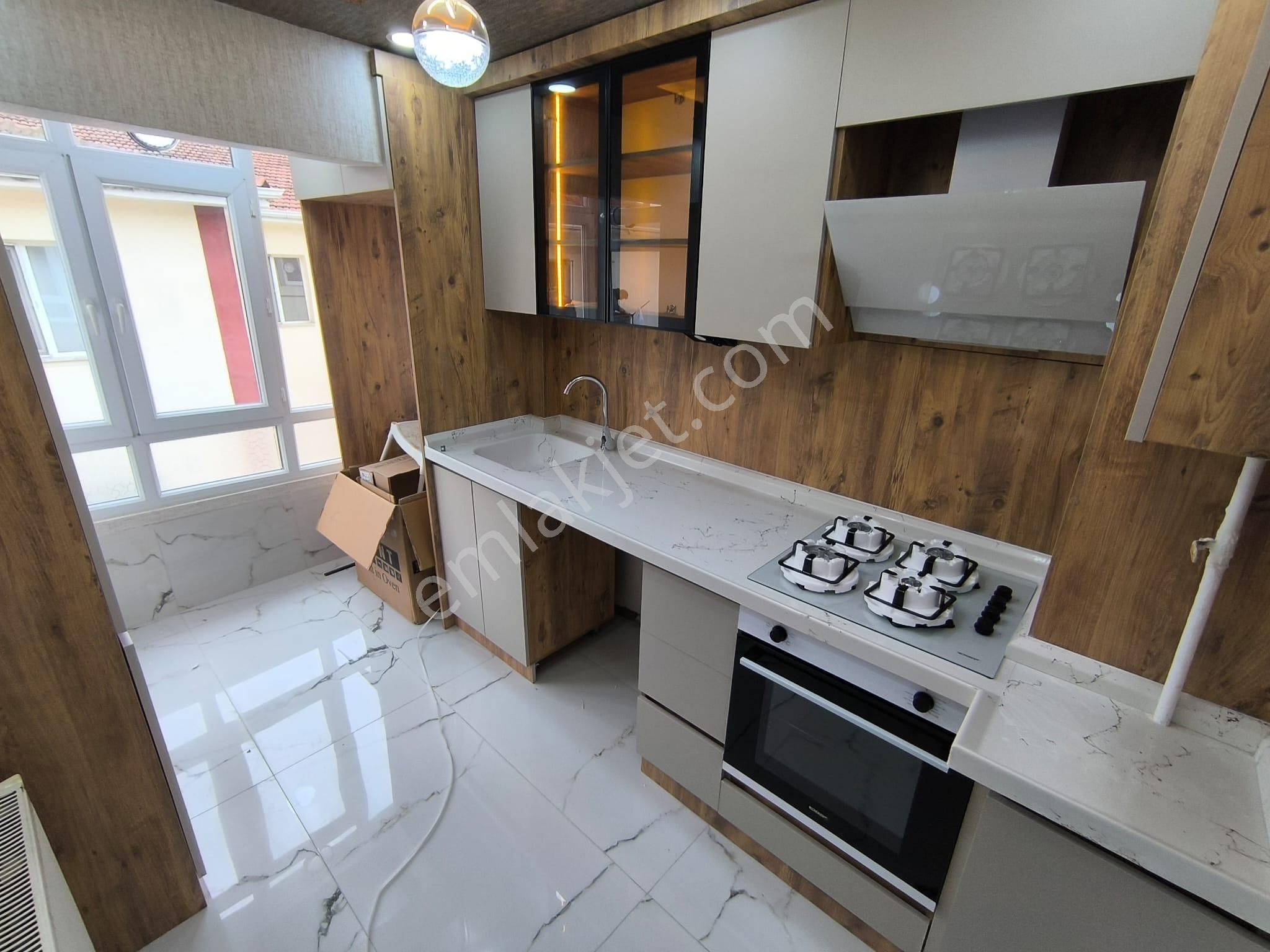 İstasyon Mahallesi 3+1 Salon Bağımsız Full+full Yapılı Daire