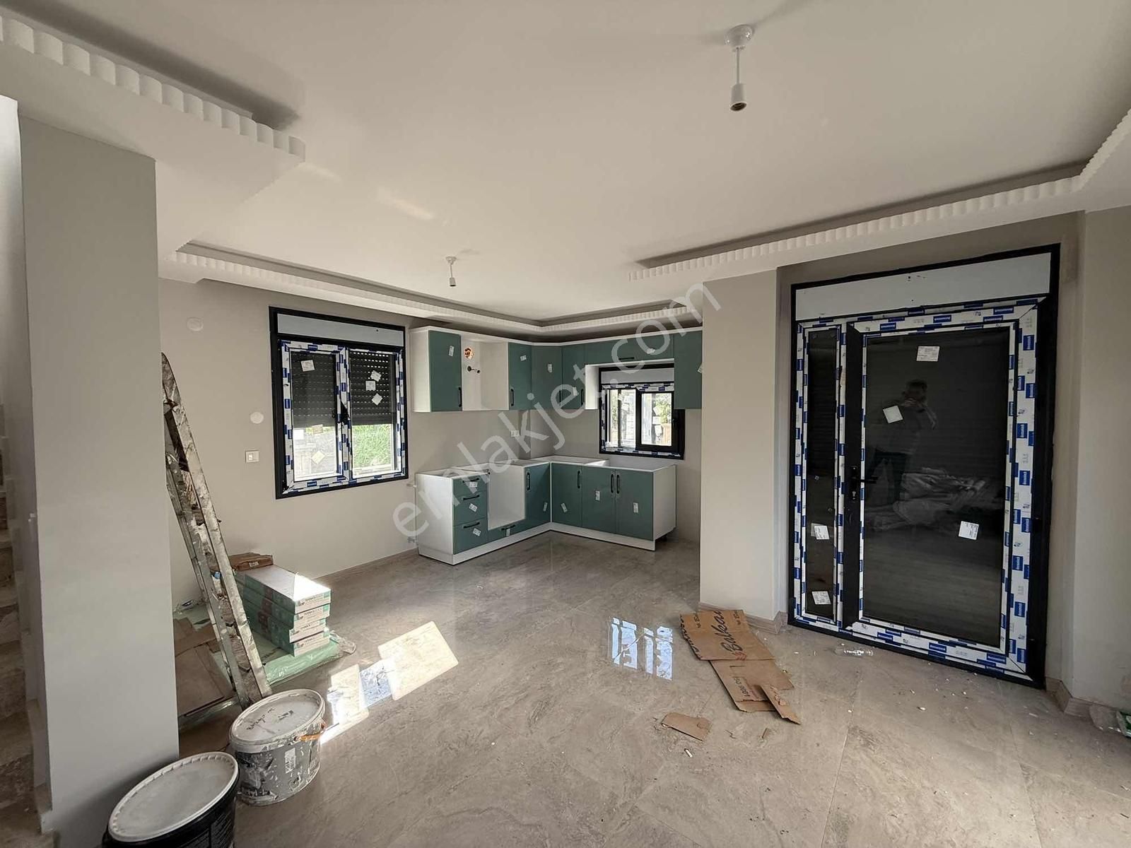 Rota'dan | Altınova İskele'de | Müstakil Bahçeli | 5+1 Villa - Görsel 6