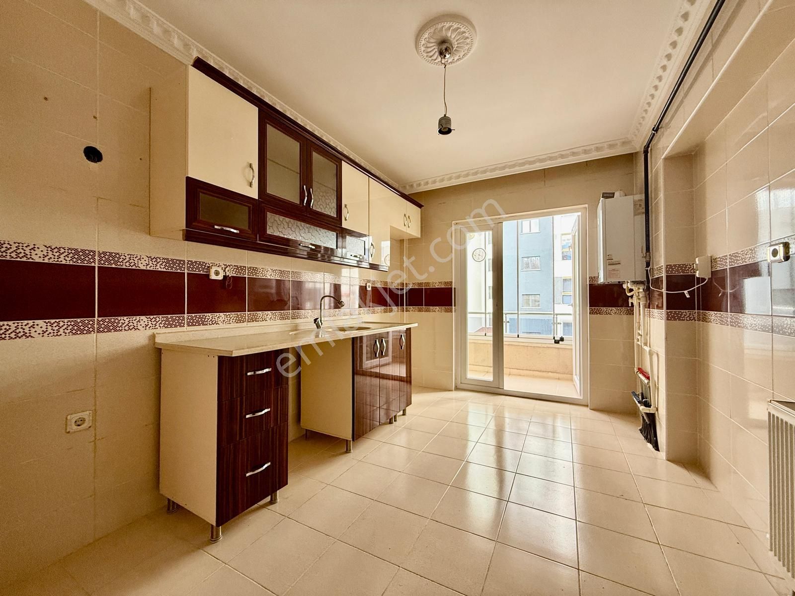 Kalecik Emlak'tan Fatih Mah. Köşe Başı Park Cephe 3+1 2.kat Güney Daire