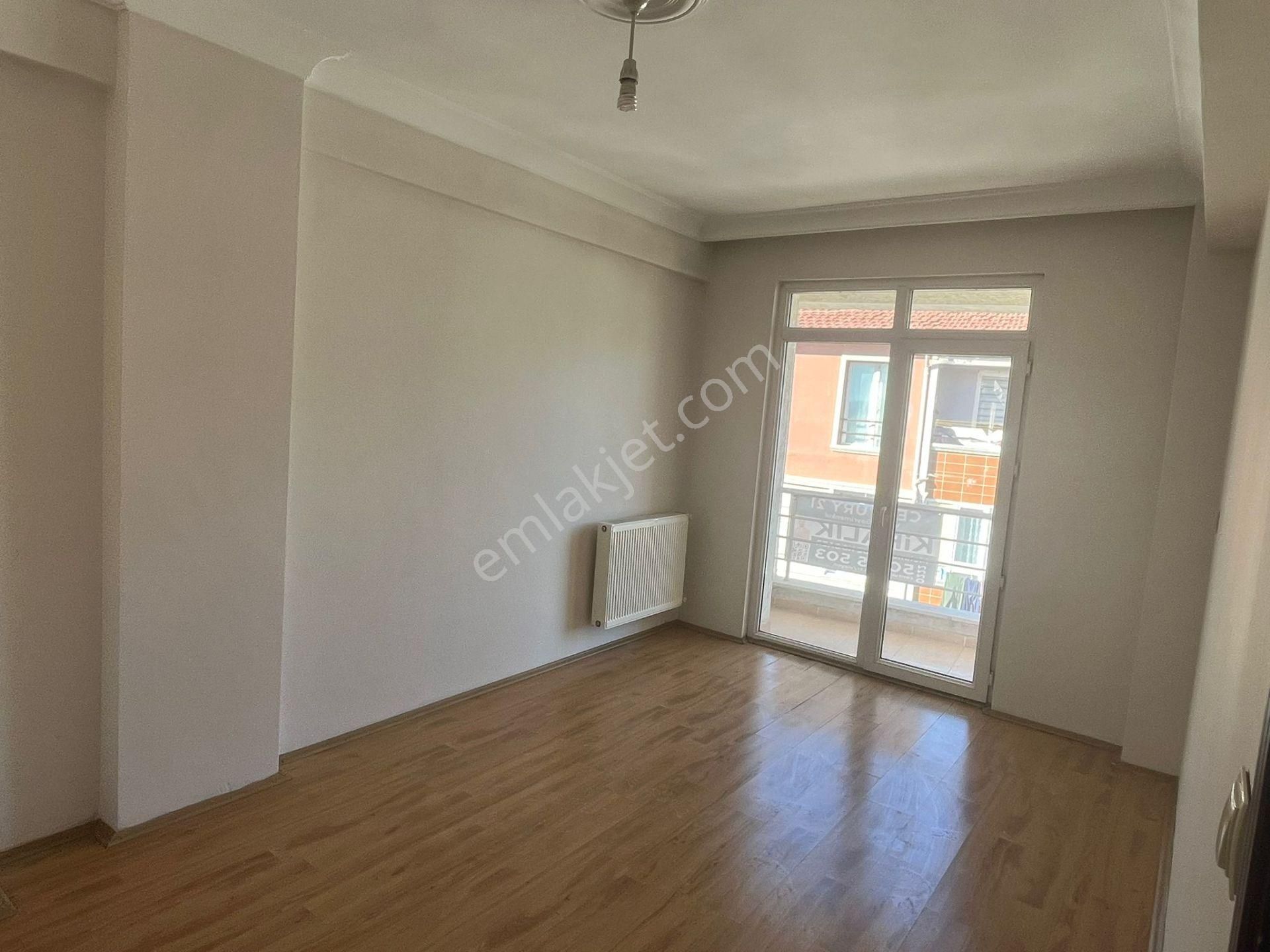 Century 21 Vizyondan Yaylapınar Caddesinde 1+1 Kiralık Daire - Görsel 2