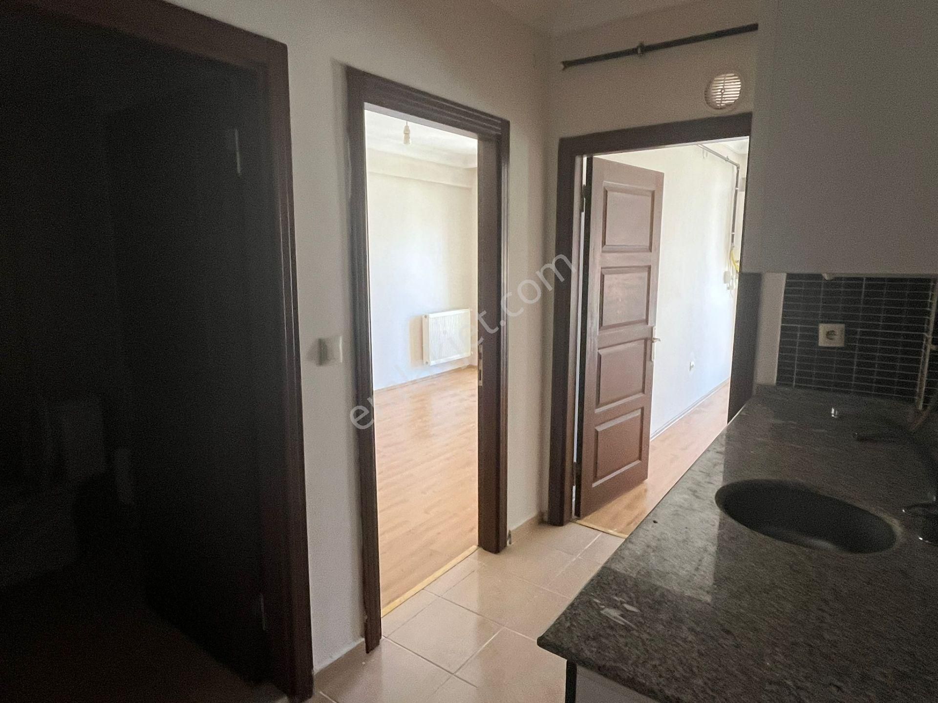 Century 21 Vizyondan Yaylapınar Caddesinde 1+1 Kiralık Daire - Görsel 15