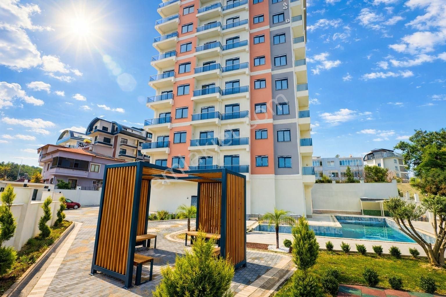 Alanya Avsallar’da Havuzlu Sitede 1+1 Satılık Daire