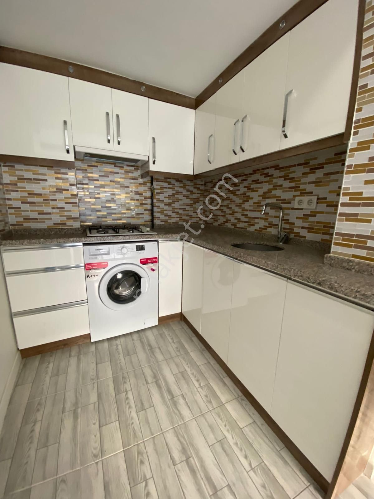 Cerrahi Hastanesi Yanı Depozitosuz Yerden Isıtmalı 1,5+1 Kiralık Apart - Görsel 6