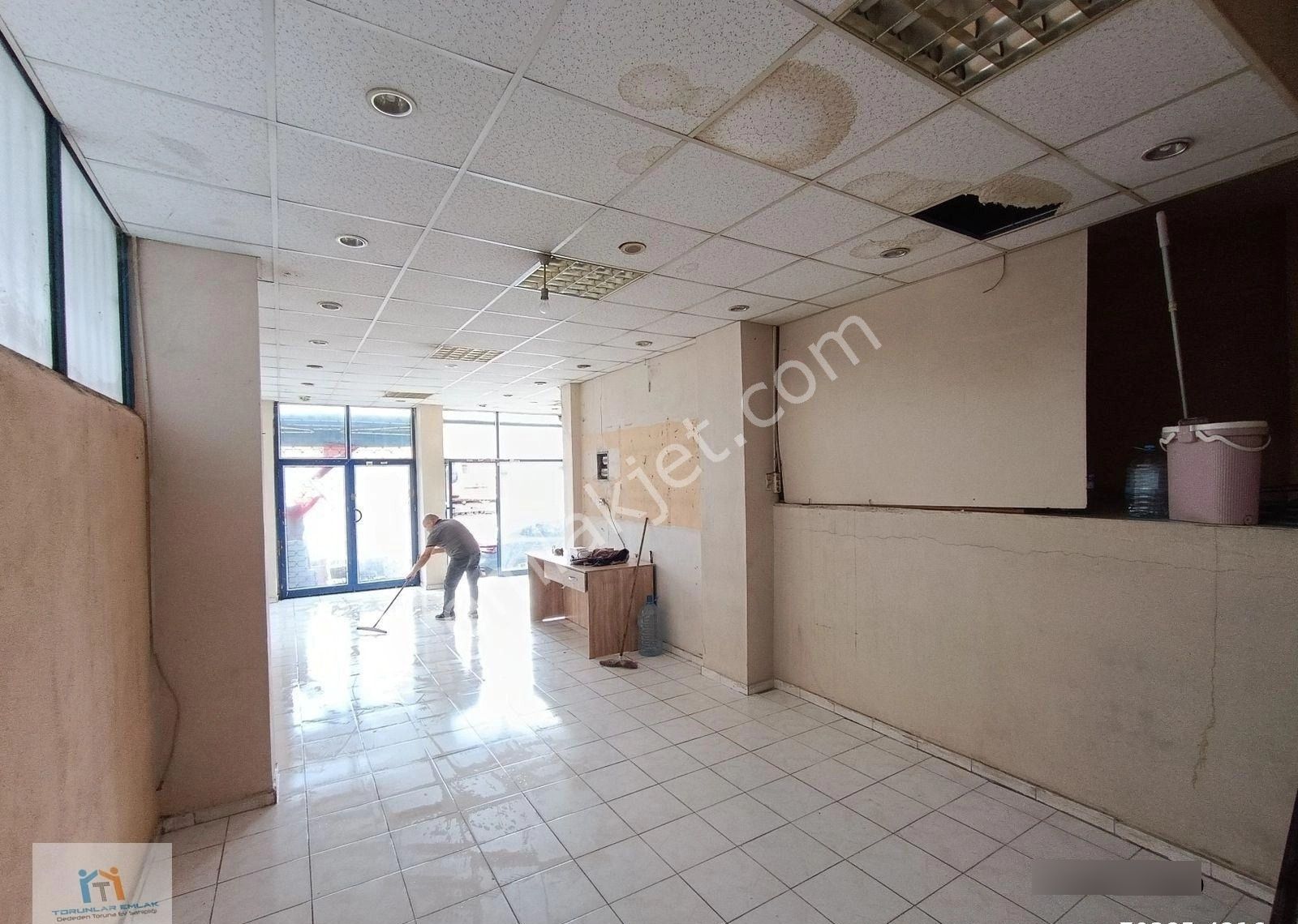 Torunlar Emlak Dan Satılık 75 M2 Merkezi Konumlu Giriş Dükkan