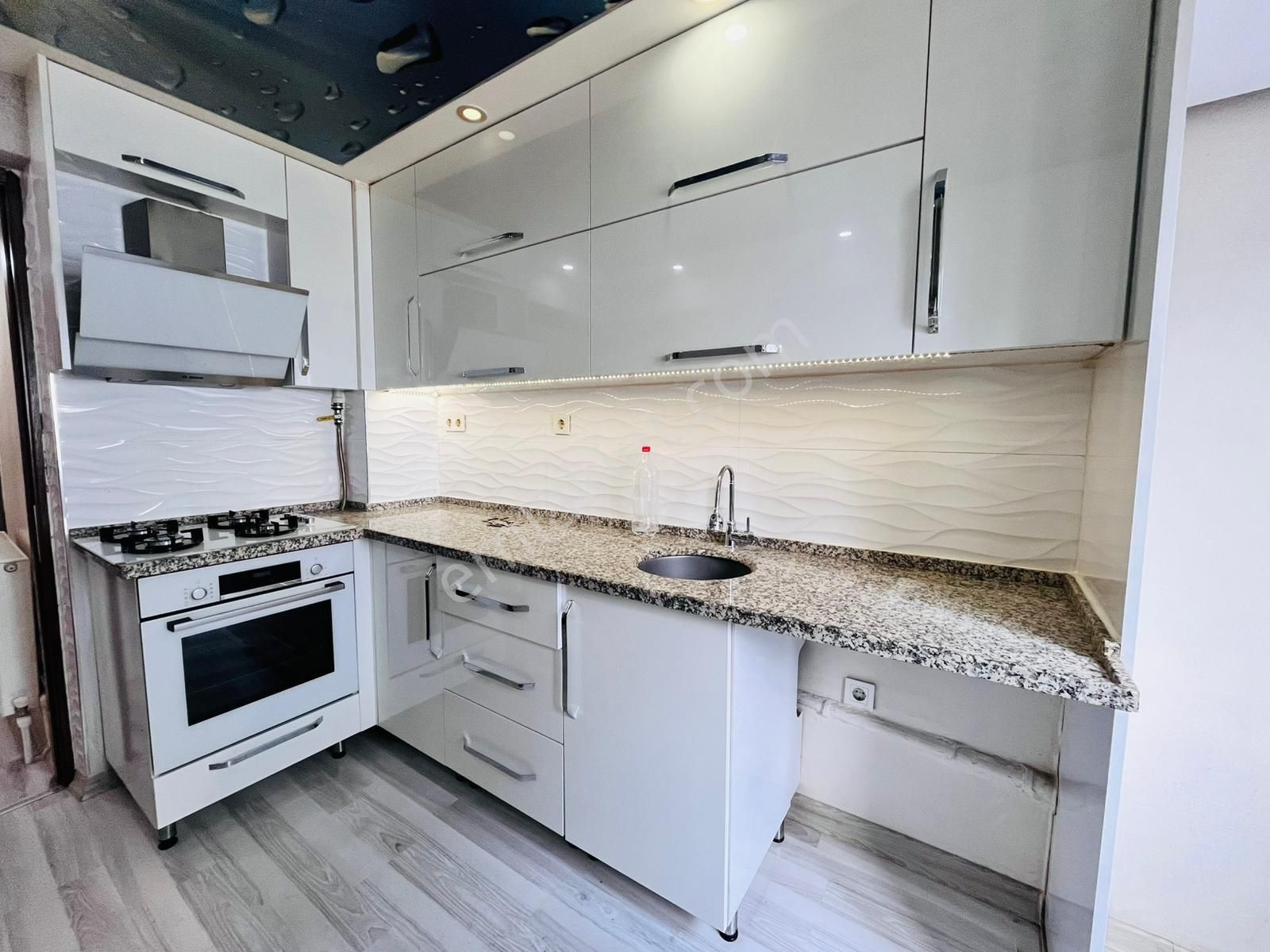 🏡ayni Ali Mahallesi 🏡 ✅2+1 900m2 6 Katlının 3 Katı ❇️fuul Özelikli Petek Kombili Panjurlu