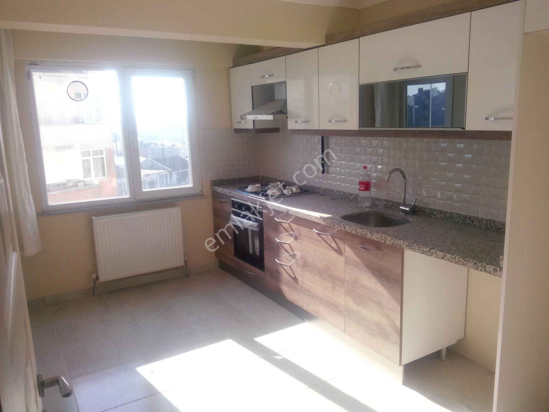 Çorlu Merkezde 8 Yıllık 2+1 Arakat Kiralık Daire