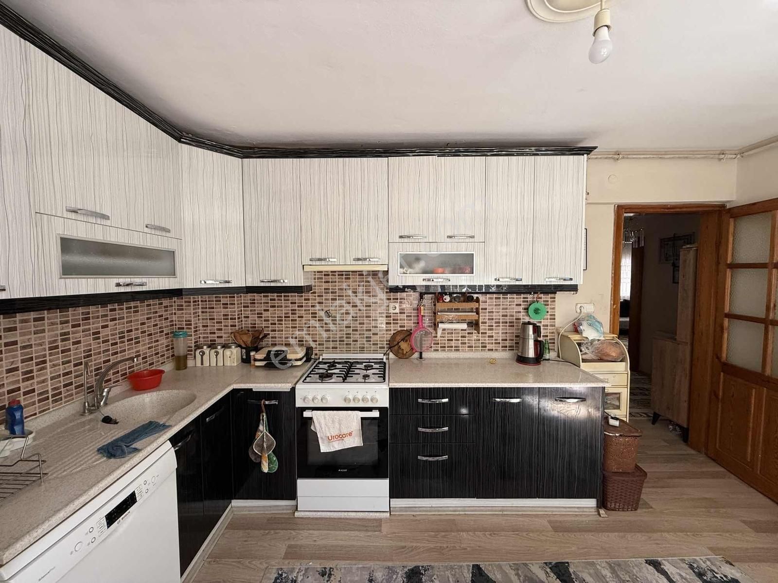 Remax Pinden Meşrutiyet Mahallesinde 3+1 Doğalgazlı