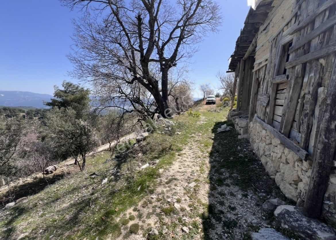 Kaş Akörü Girişinde 2 Adet Ev Ve 1.500 M2 İmarlı Parsel - Görsel 3