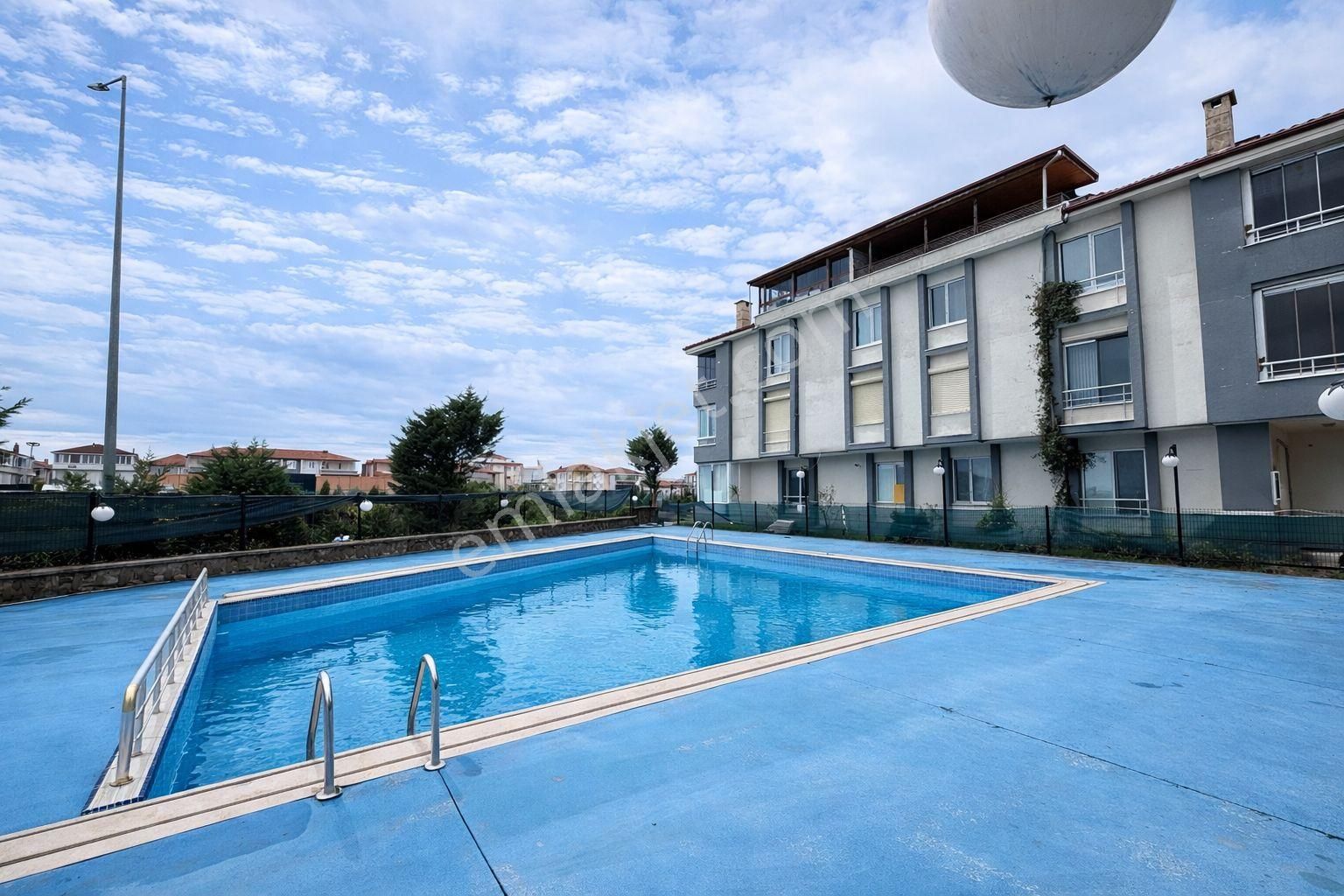 Karasu'da Yaz Sezonuna Uygun, Havuzlu Sitede 2+1 Satılık Daire - Görsel 2