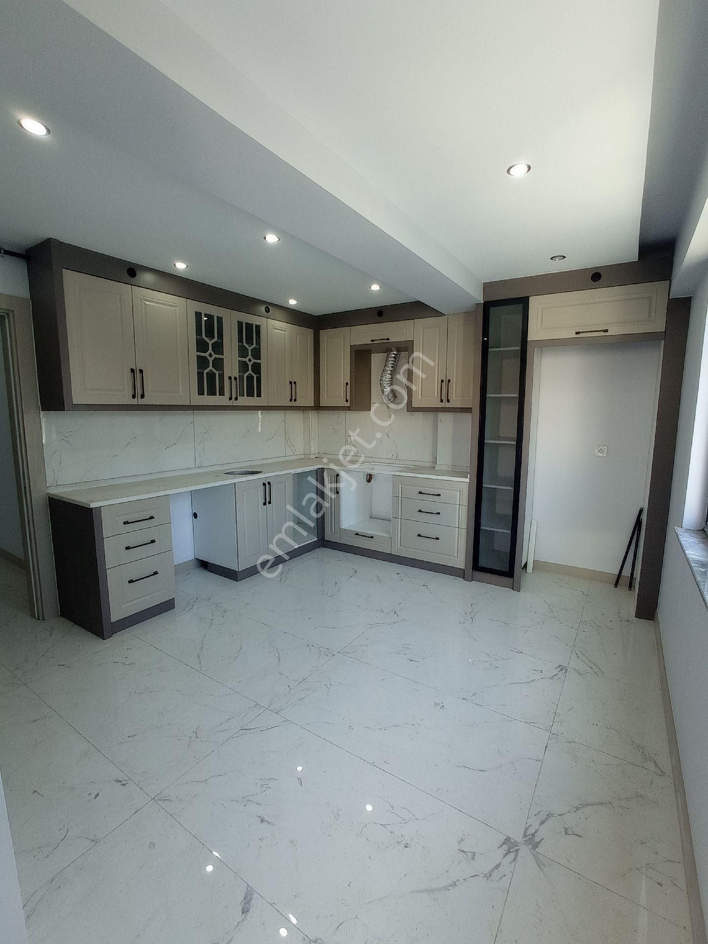 Deliktaş Mahallesi Emniyet Müdürlüğü Yakını Satılık Sıfır 3+1 Arakat Daire