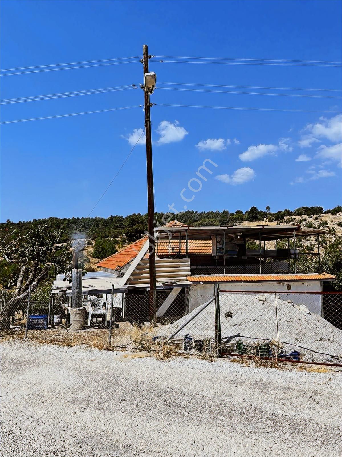 Kaş Mega Dan Akörü De Ev Ve 24.000 M2 Ceviz Bahçesi - Görsel 3