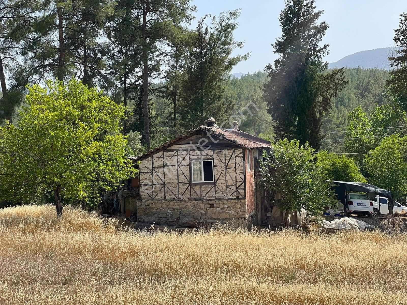 Kaş Kasaba Da 3.000 M2 İmarlı Parsel Ve Taş Ev