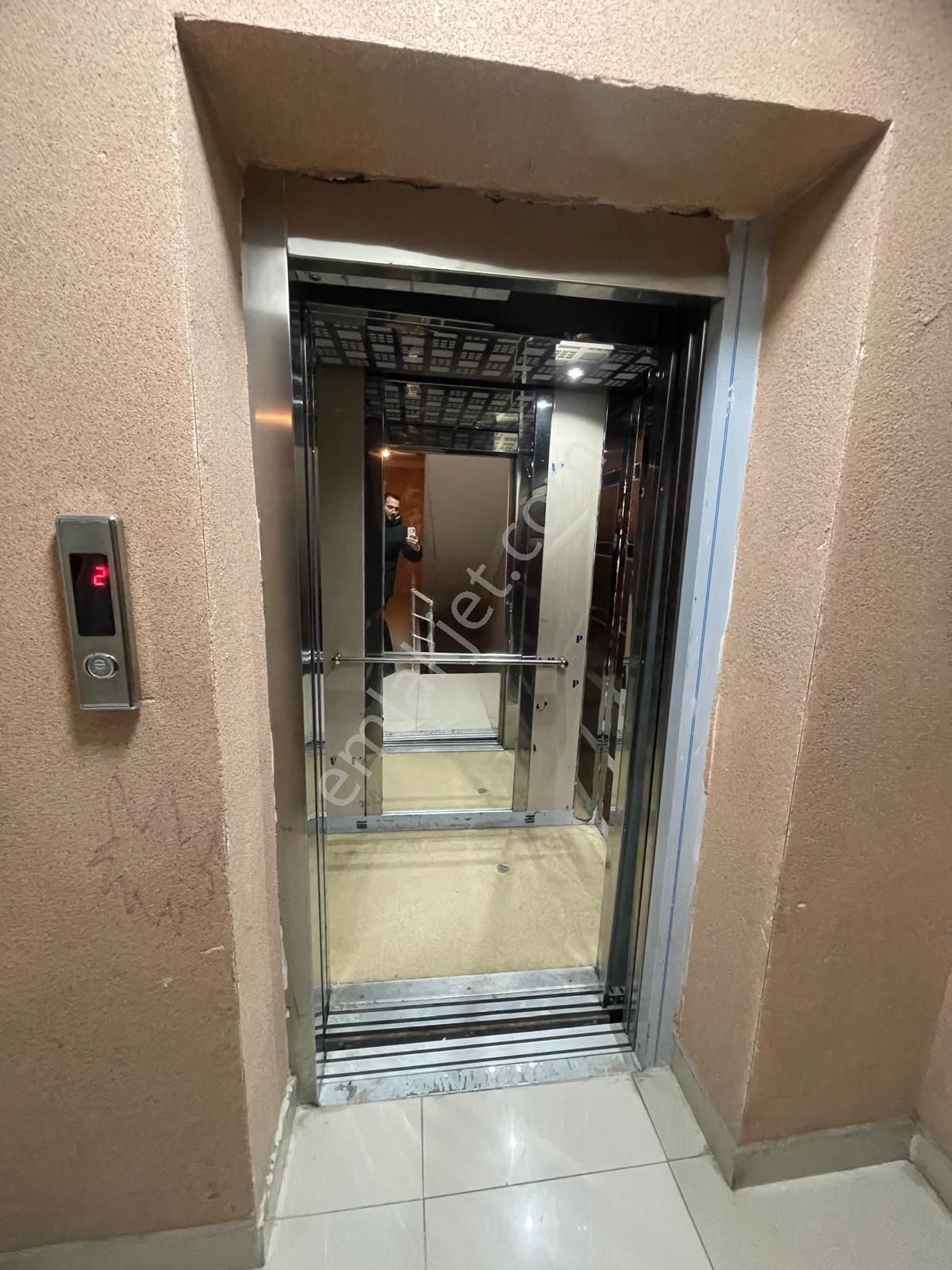 Sincan Yenikent'de Satılık 3+1 Ara Kat Ön Cephe Çift Banyolu Daire