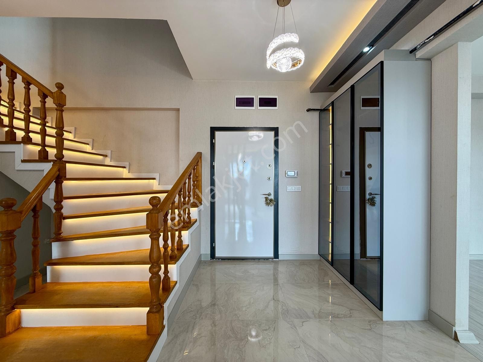 Kalecik Emlak'tan Asansörlü Eşsiz Tasarımlı 5+2 Dublex 220m² - Görsel 22