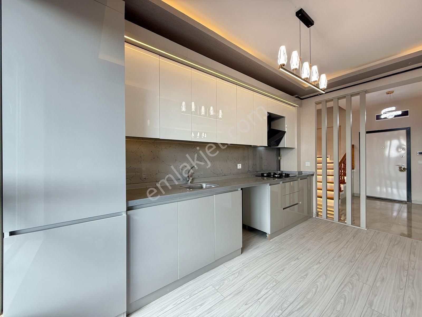 Kalecik Emlak'tan Asansörlü Eşsiz Tasarımlı 5+2 Dublex 220m² - Görsel 2