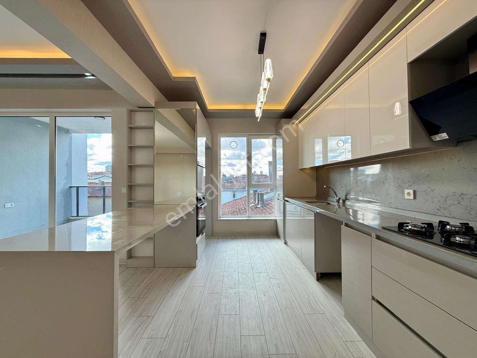 Kalecik Emlak'tan Asansörlü Eşsiz Tasarımlı 5+2 Dublex 220m²