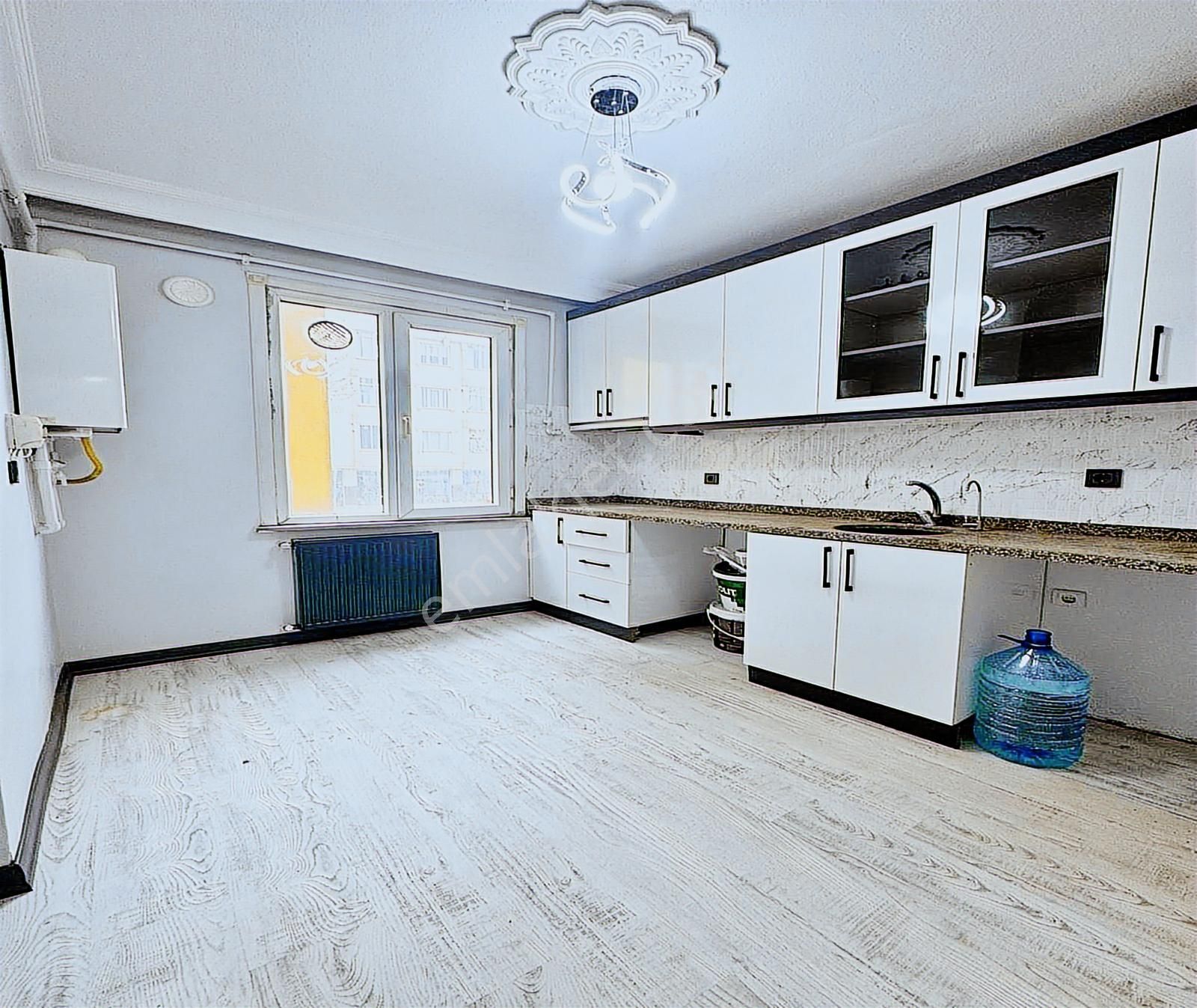 Esenyurt Kıraç İstiklal Mah. 2.kat 2+1 100m2 Daire 3.100.000 Tl