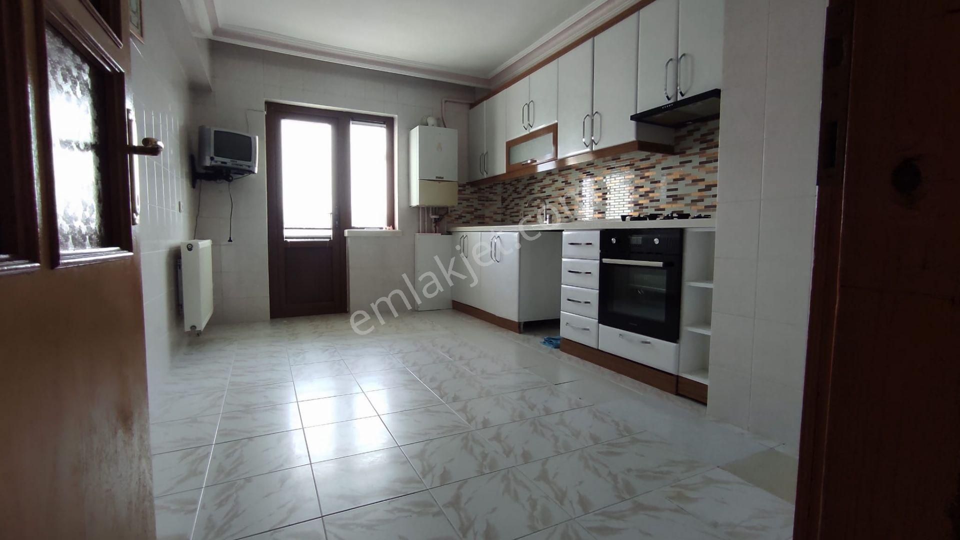 Kiralık*şefkat Mahallesi*metroya*belediye*kaymakamlık*yakın*4+1*yapılı Daire*